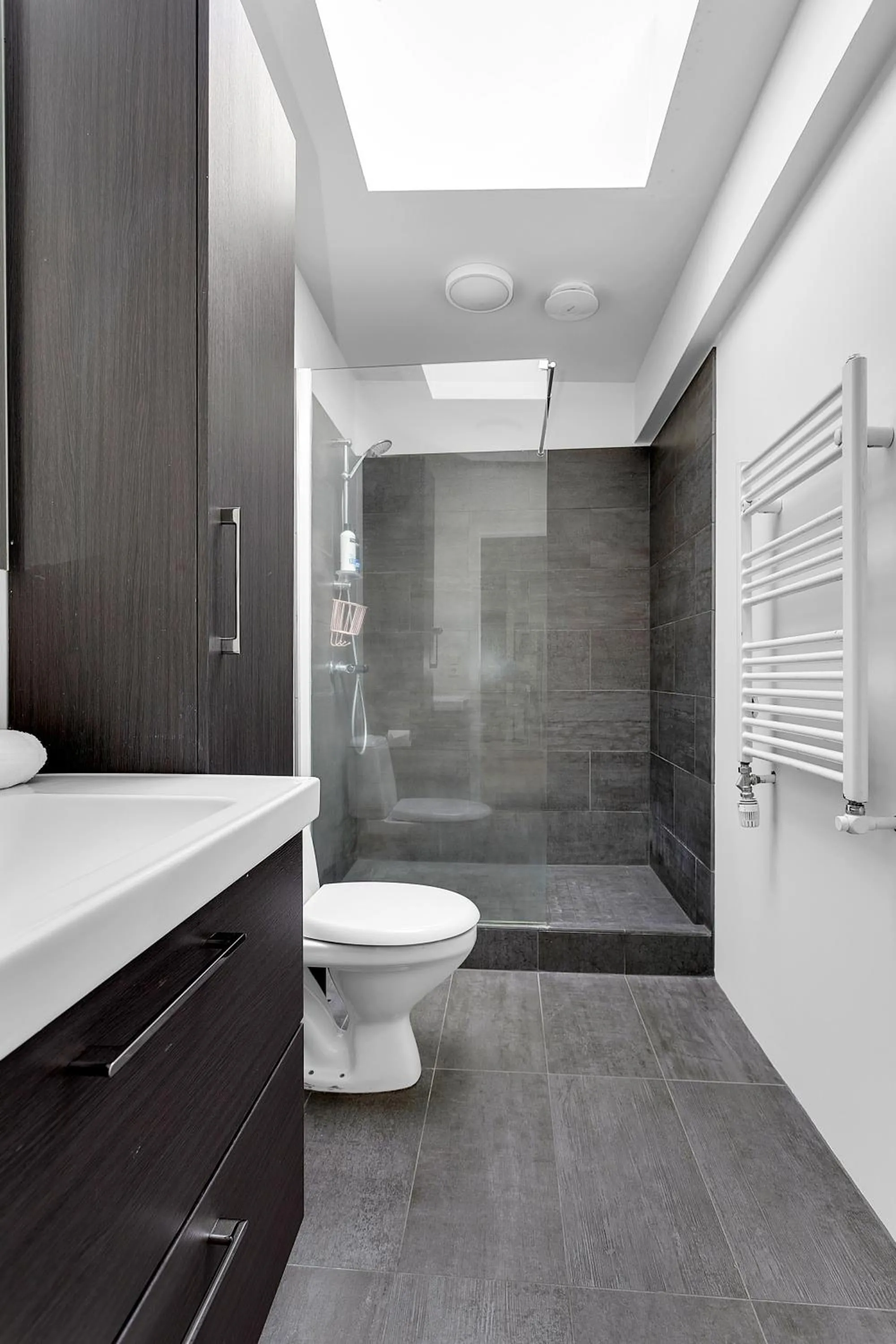 Shower in Baron Downtown Apartments by Heimaleiga