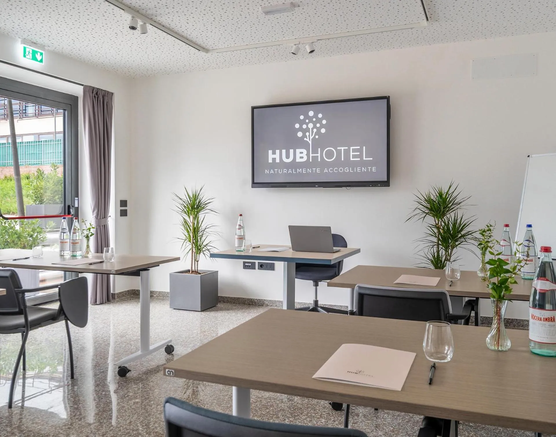 Business facilities in Hub Hotel