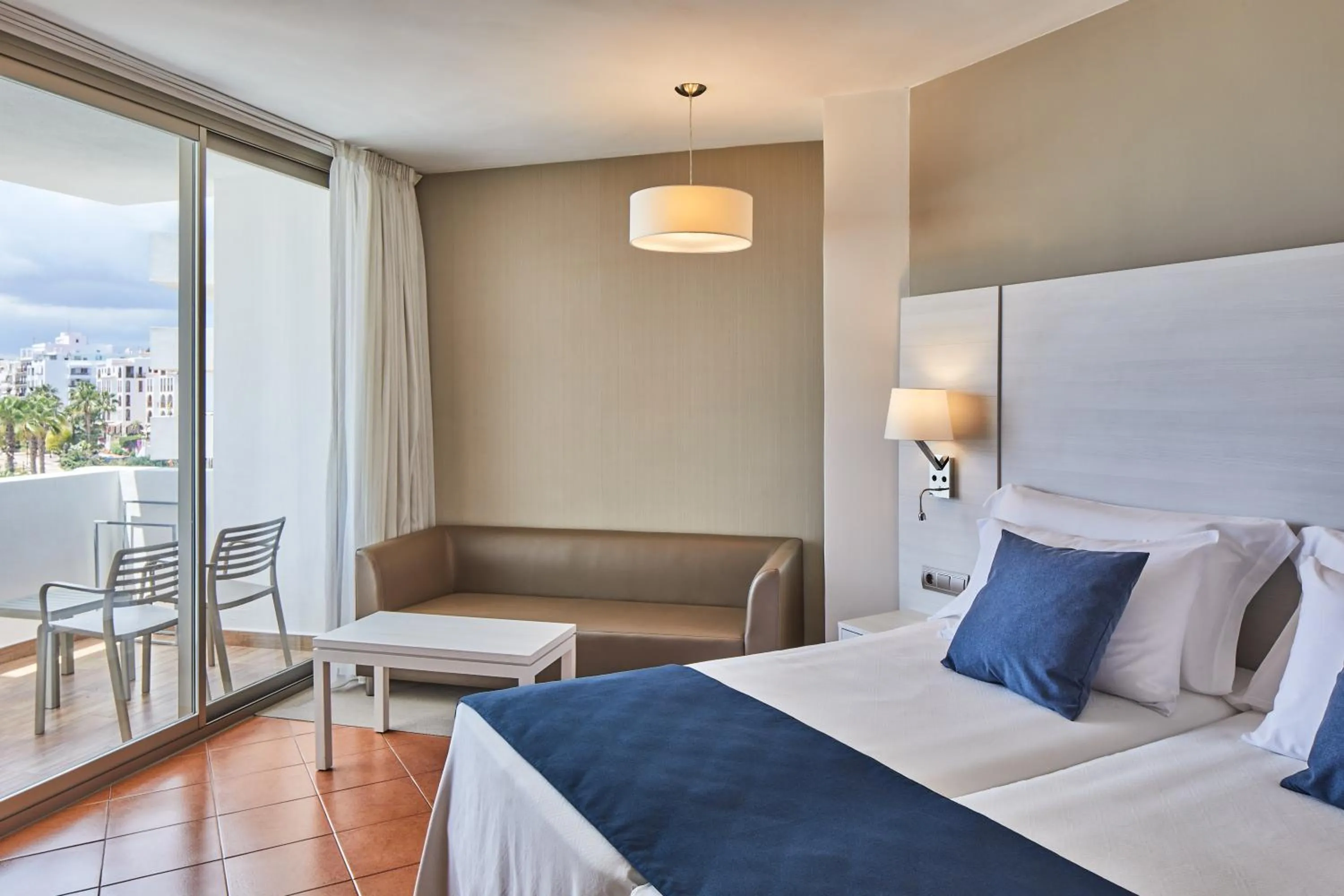 Bedroom, Bed in Hotel Tres Torres