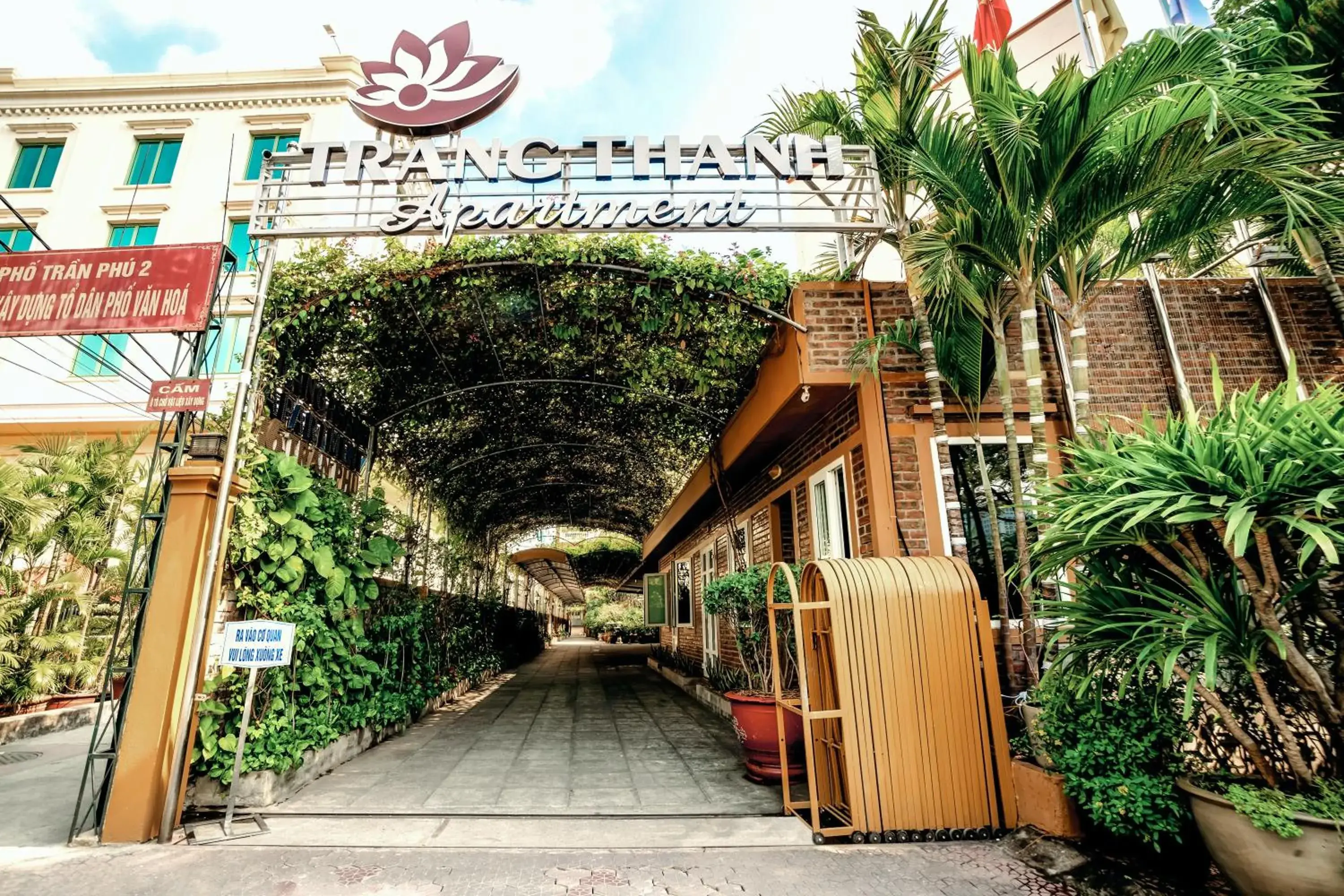 Facade/entrance in Trang Thanh Luxury Apartment Facade/entrance in Trang Thanh Luxury Apartment