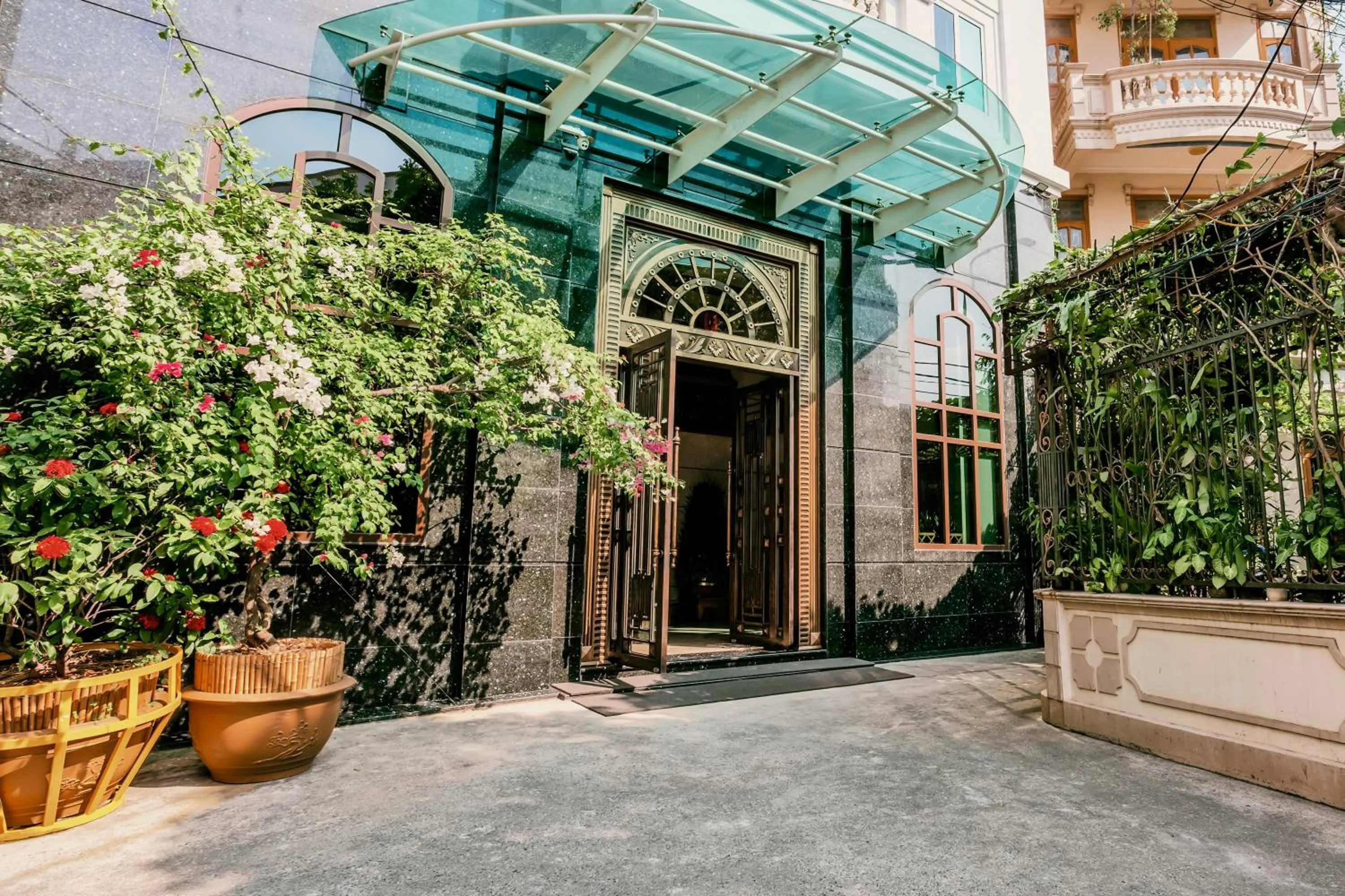 Facade/entrance in Trang Thanh Luxury Apartment