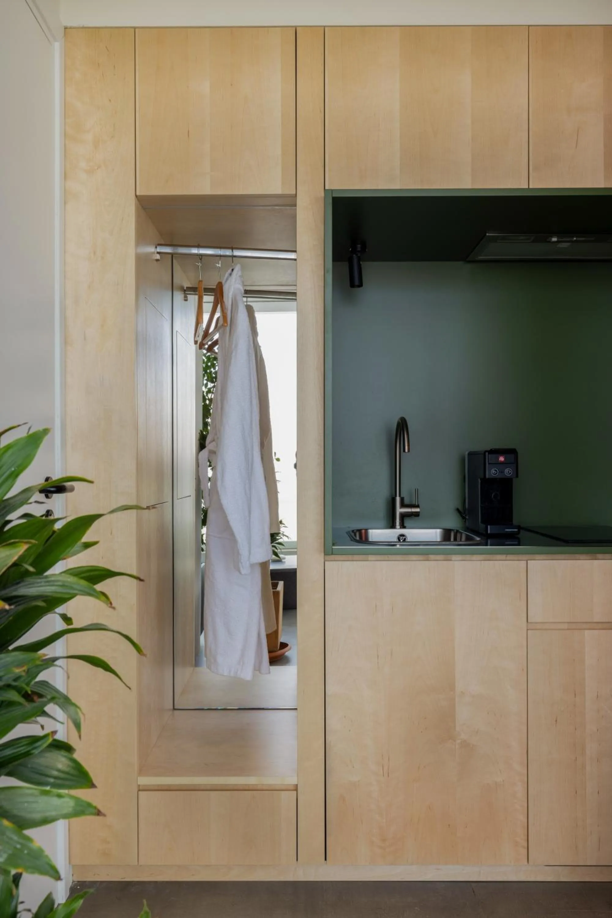 Coffee/tea facilities in The Newel Metaxourgeio