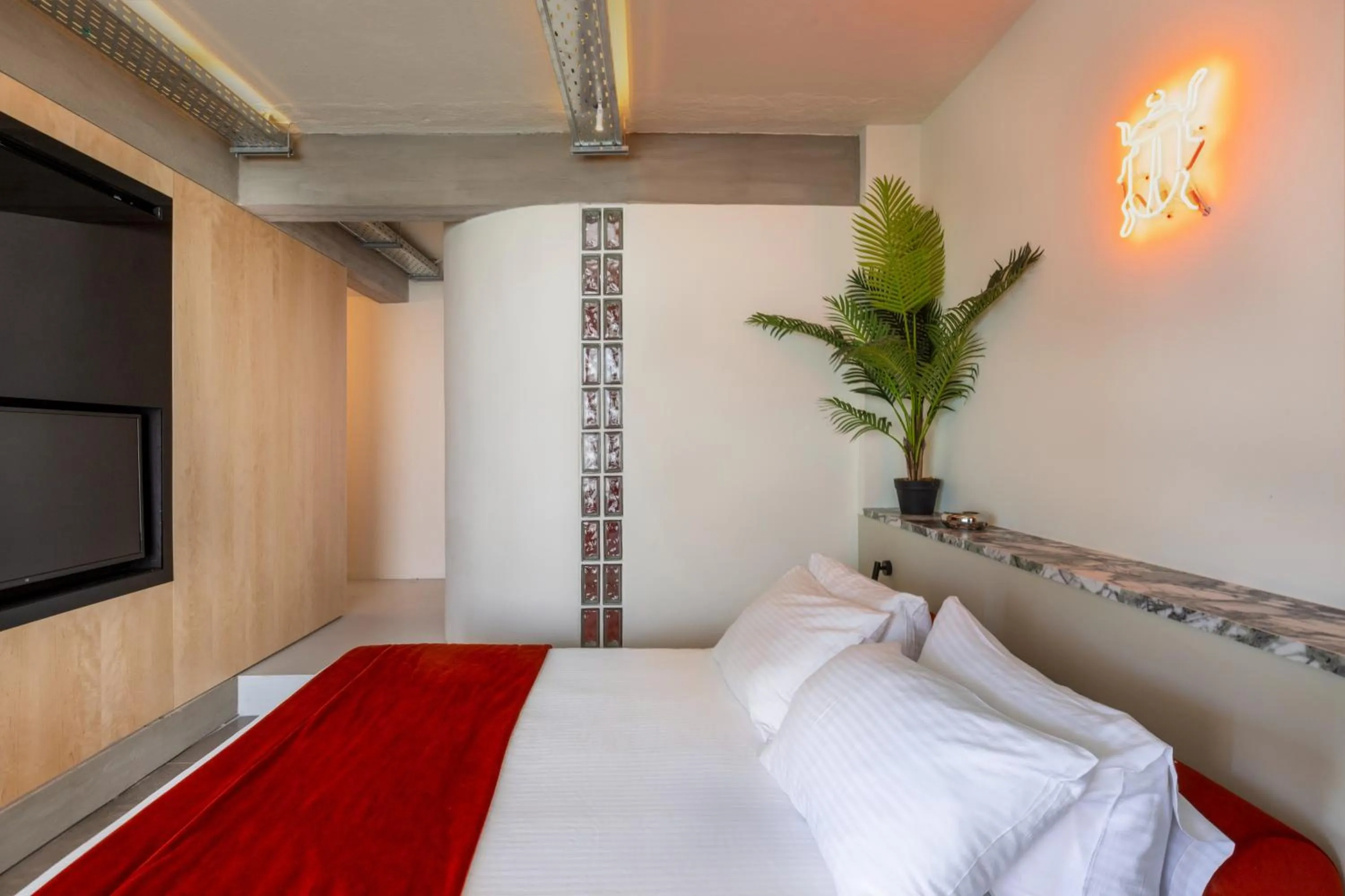 Bed in The Newel Metaxourgeio