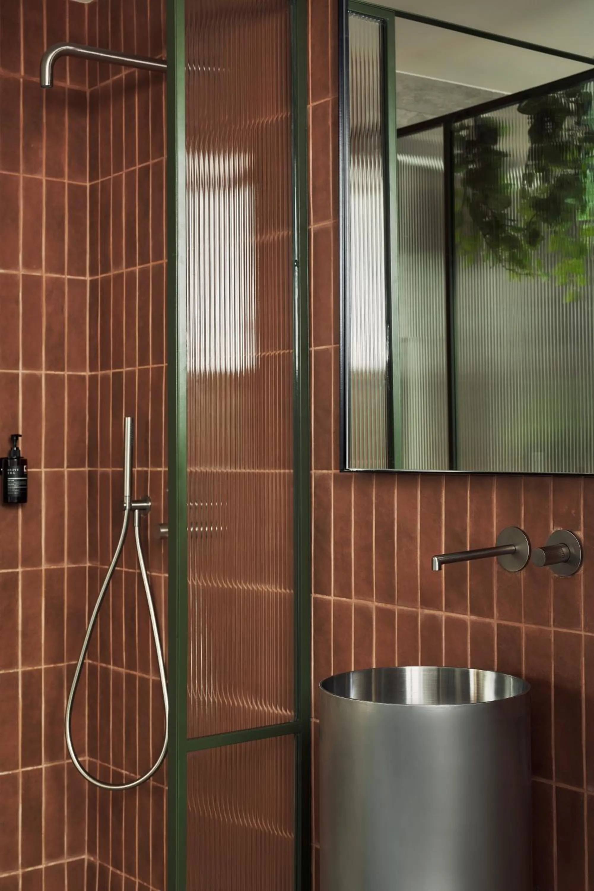 Shower in The Newel Metaxourgeio