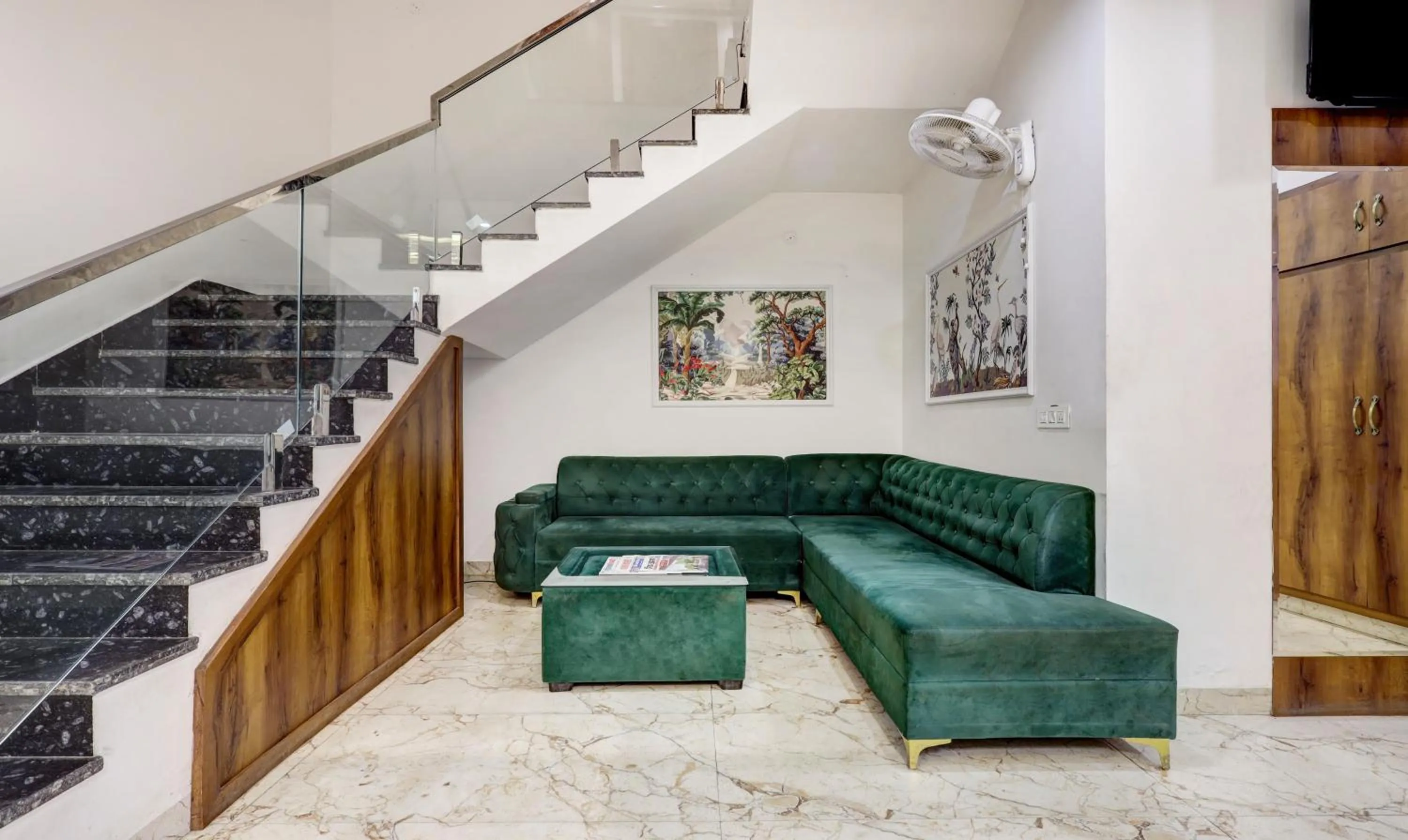 Seating area in Itsy Hotels Vedansh