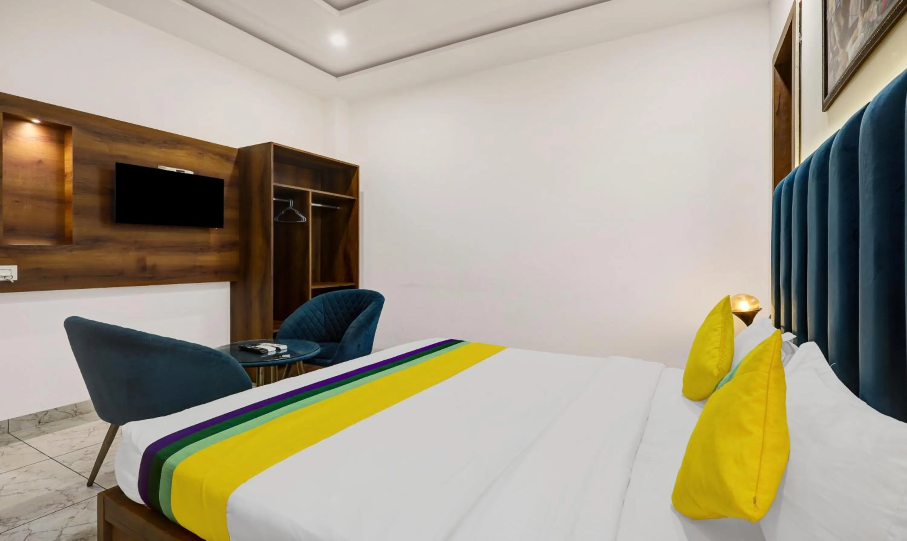 Bedroom, Bed in Itsy Hotels Vedansh