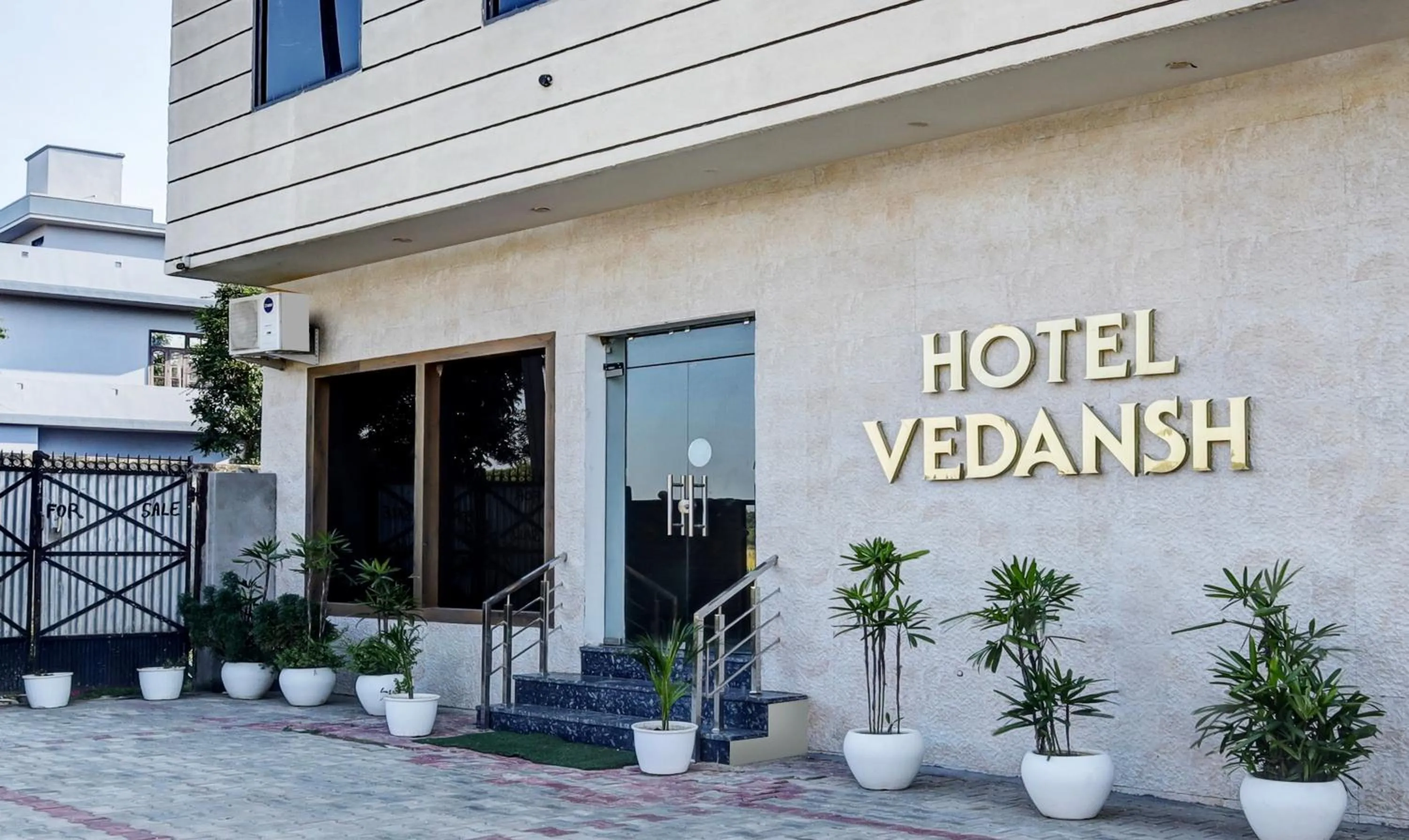 Facade/entrance in Itsy Hotels Vedansh