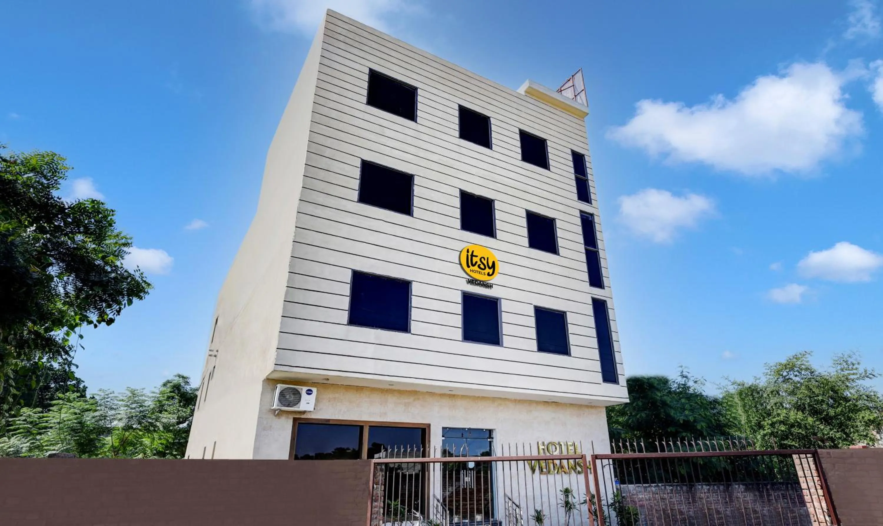 Property building in Itsy Hotels Vedansh