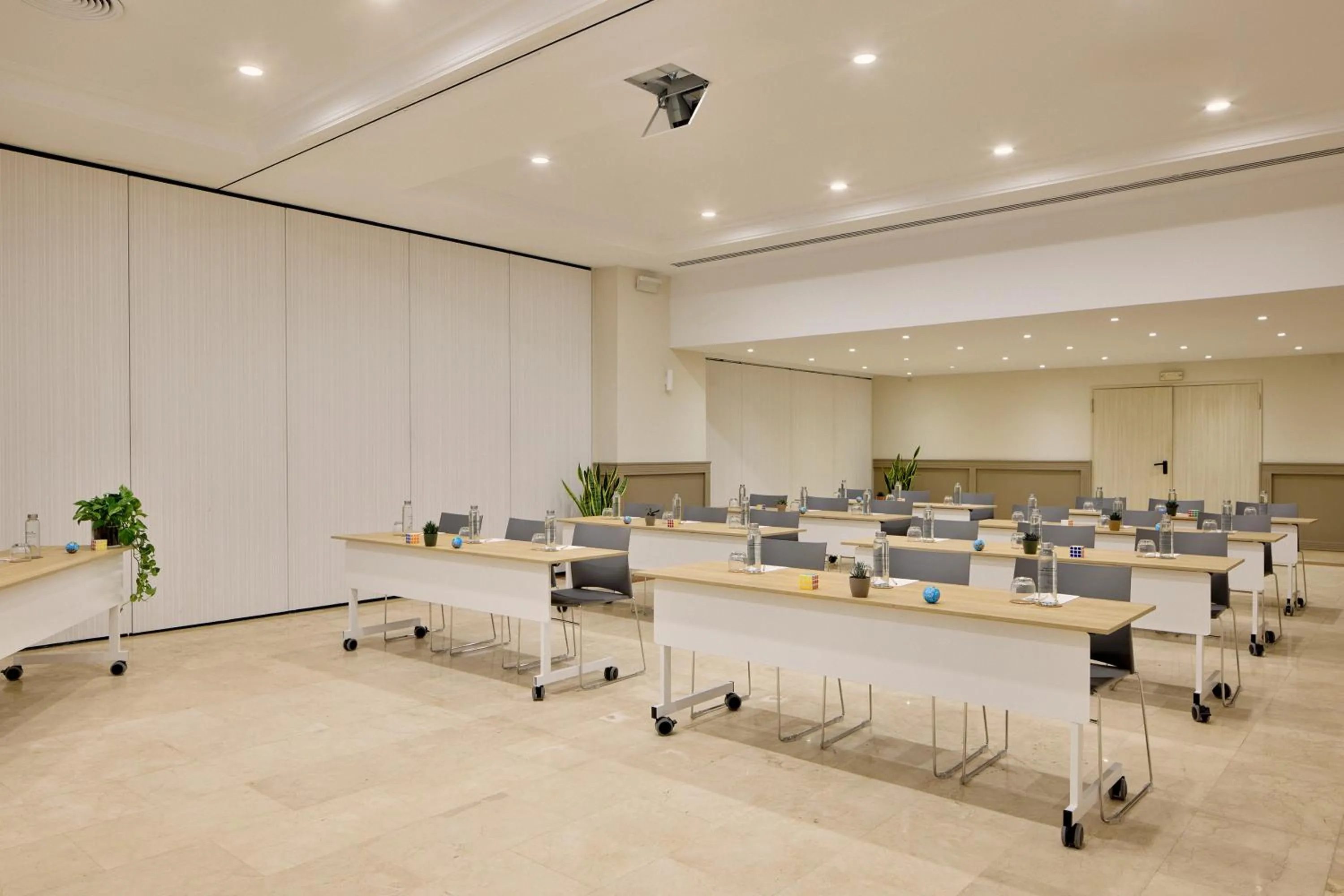 Meeting/conference room in INNSiDE by Meliá Barcelona Apolo