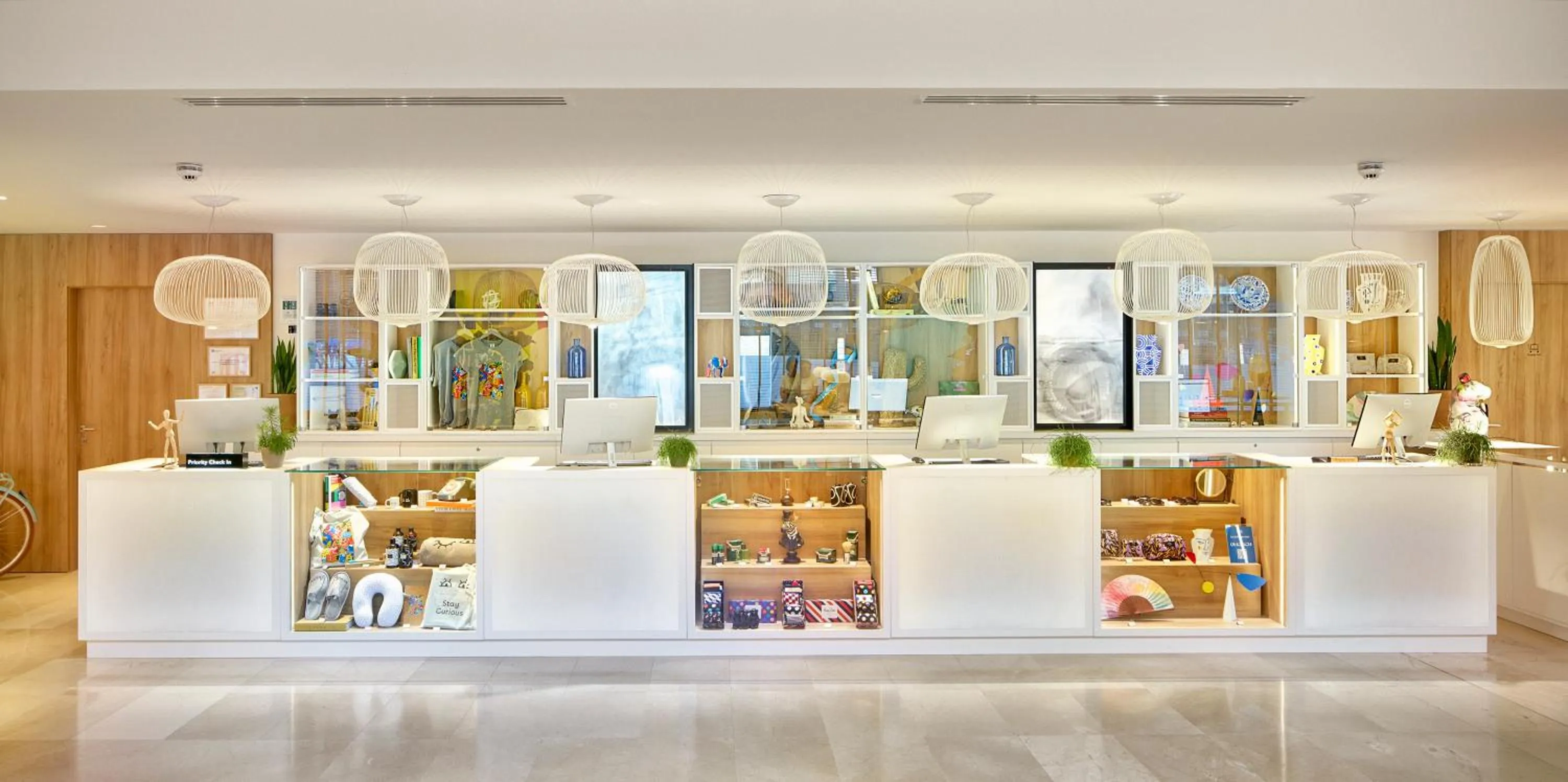 Lobby or reception in INNSiDE by Meliá Barcelona Apolo