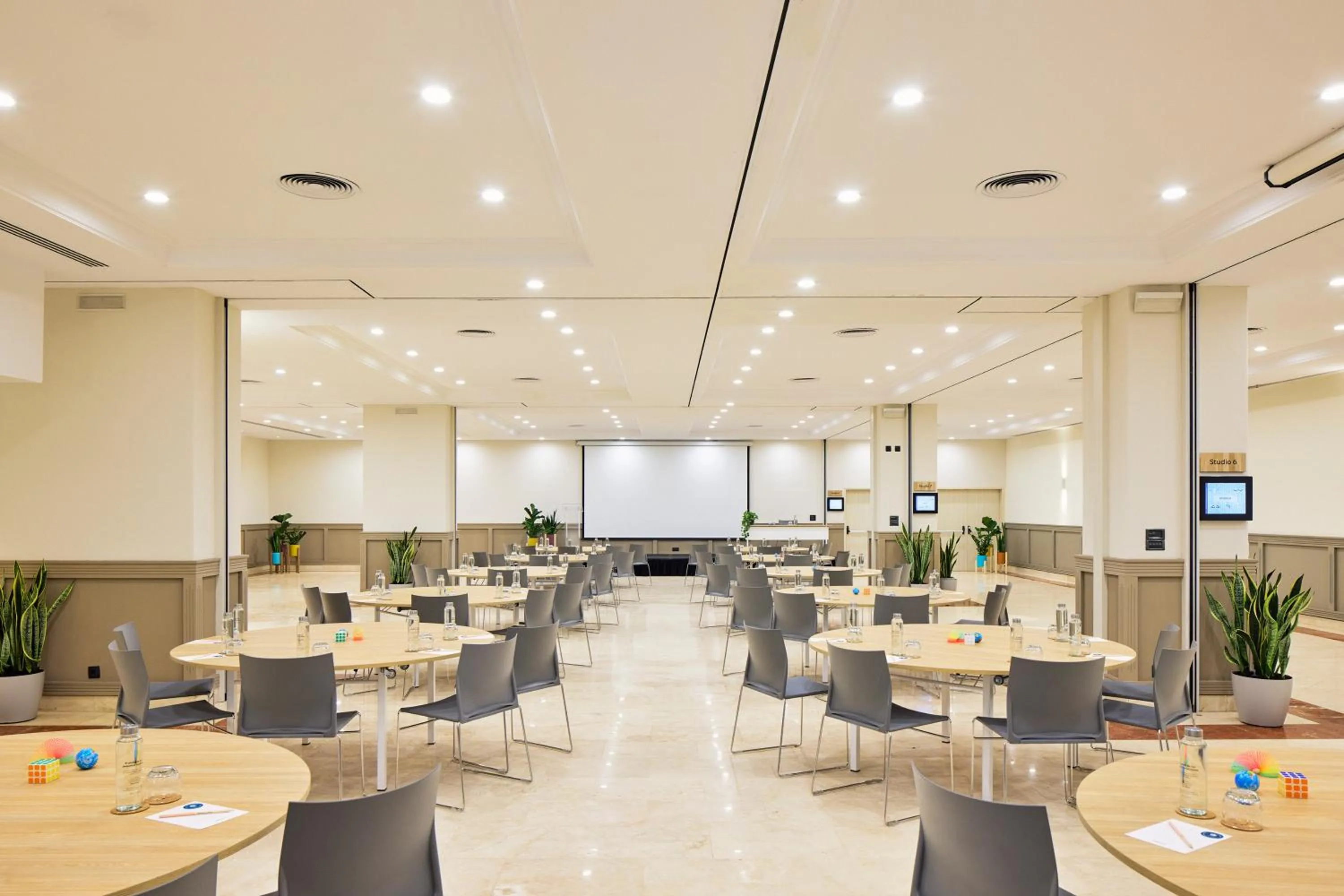 Meeting/conference room in INNSiDE by Meliá Barcelona Apolo