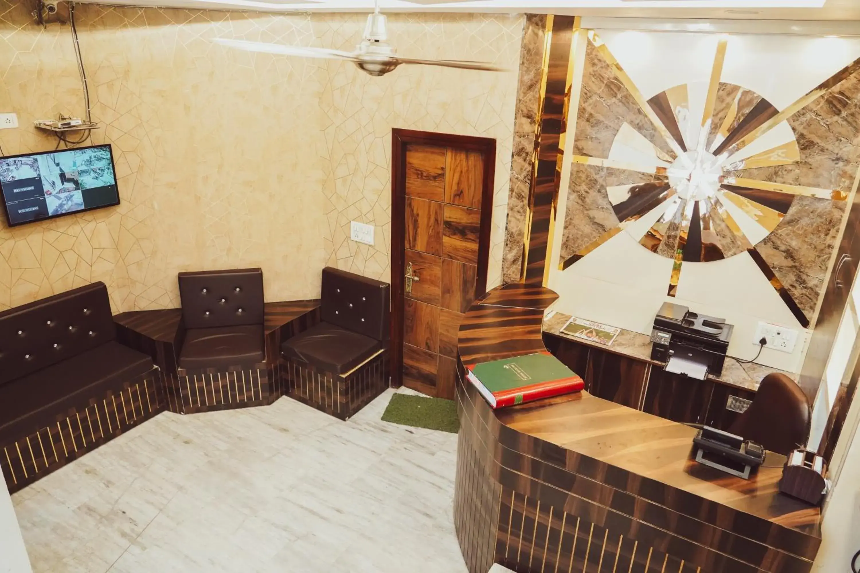 Lobby or reception in Hotel Batra Home Nizamuddin Lobby or reception in Hotel Batra Home Nizamuddin