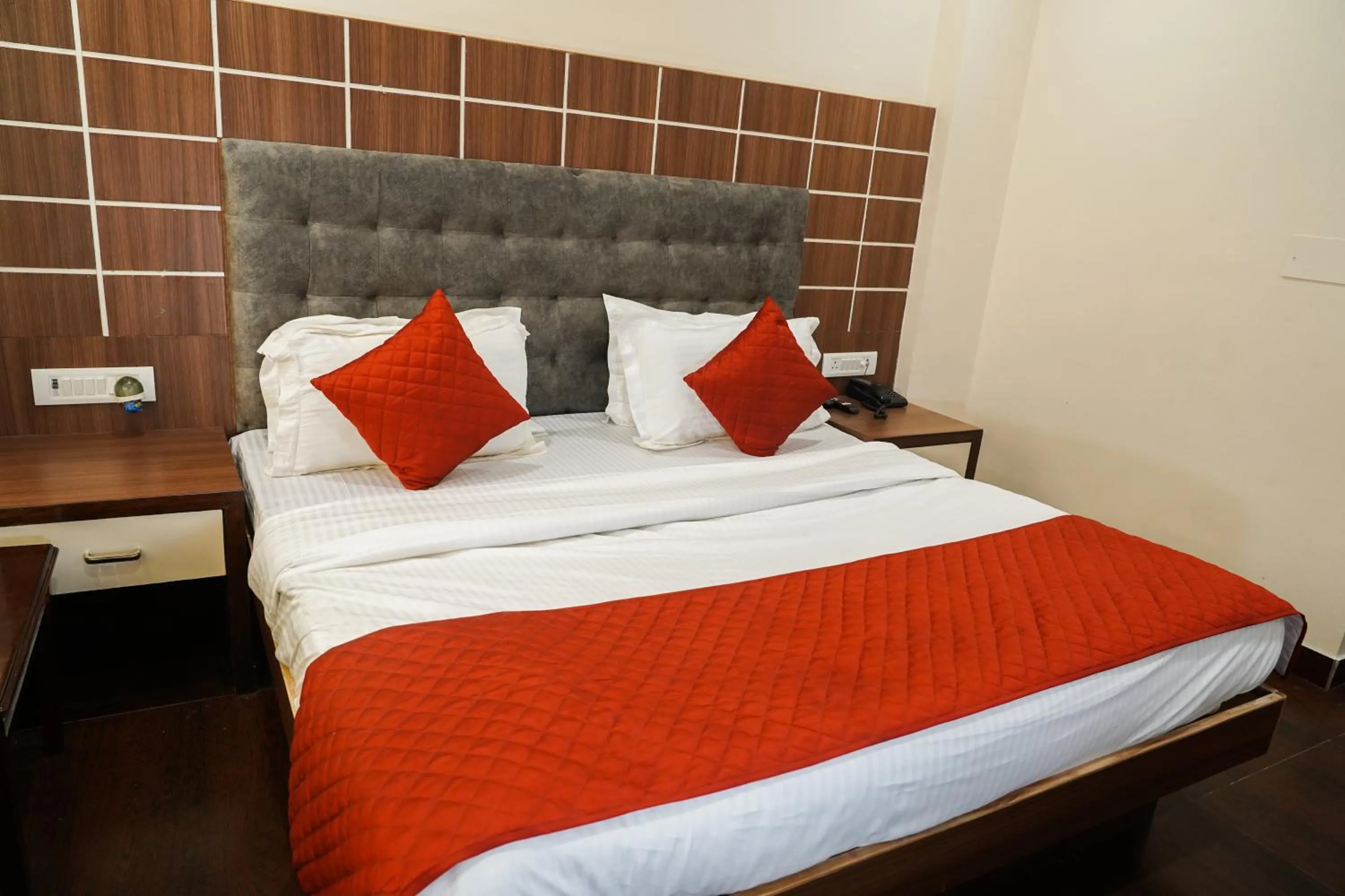 Bed in Hotel Batra Home Nizamuddin