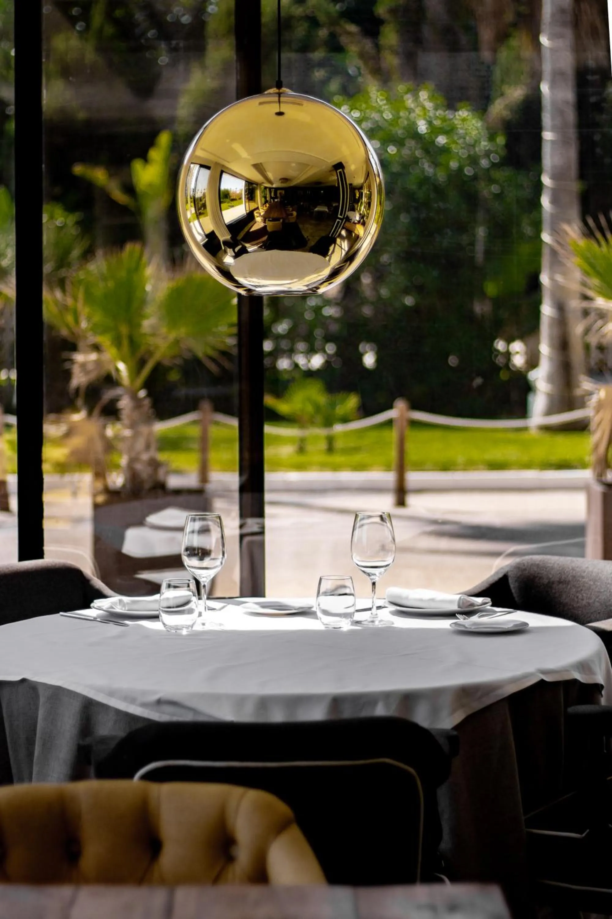 Restaurant/places to eat in Hotel Almirante