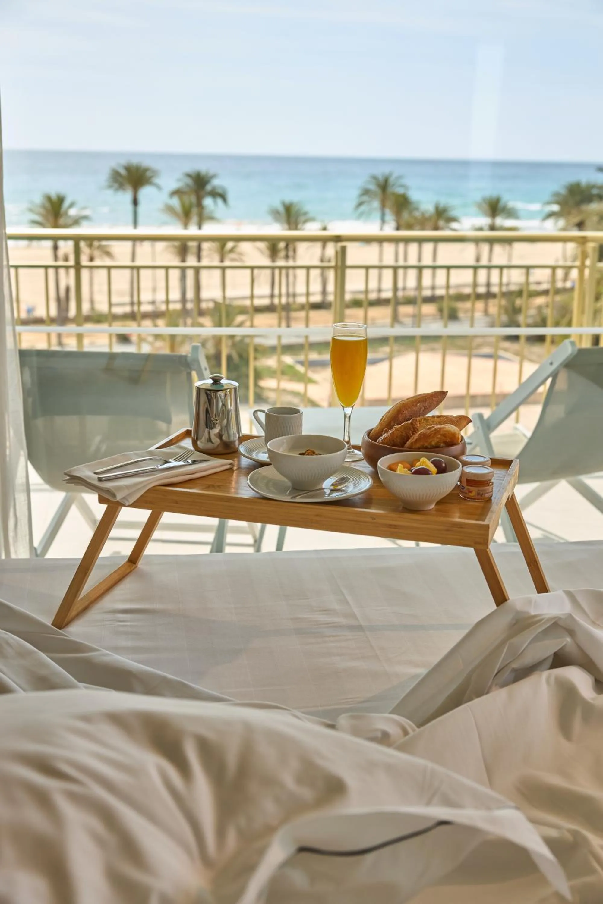 Bed in Hotel Almirante