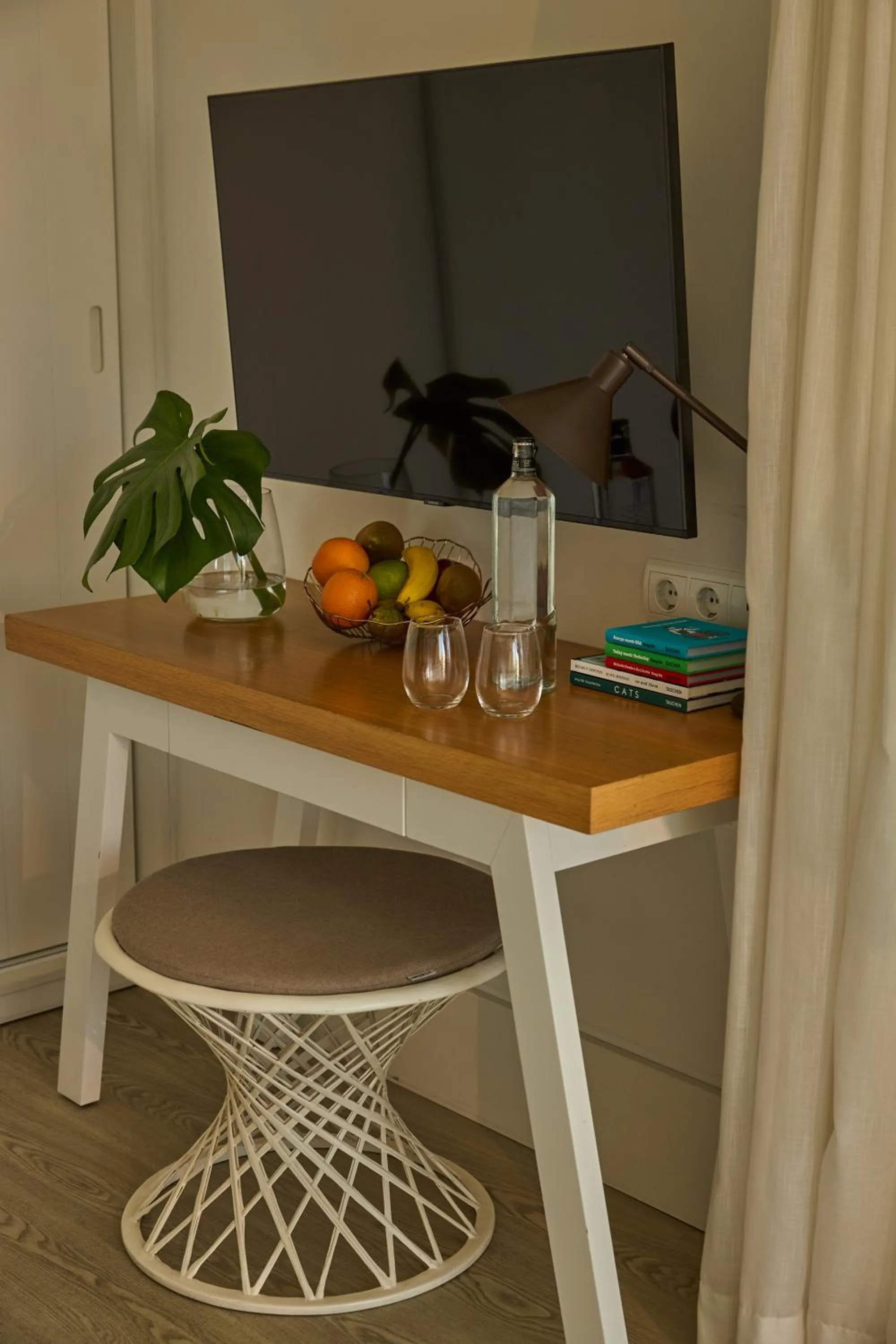 TV and multimedia in Hotel Almirante