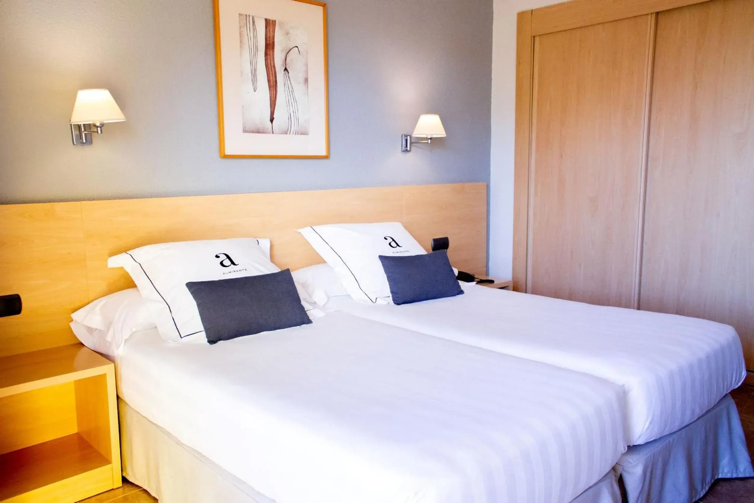 Double Room with Extra Bed (2 Adults + 1 Child) in Hotel Almirante Double Room with Extra Bed (2 Adults + 1 Child) in Hotel Almirante