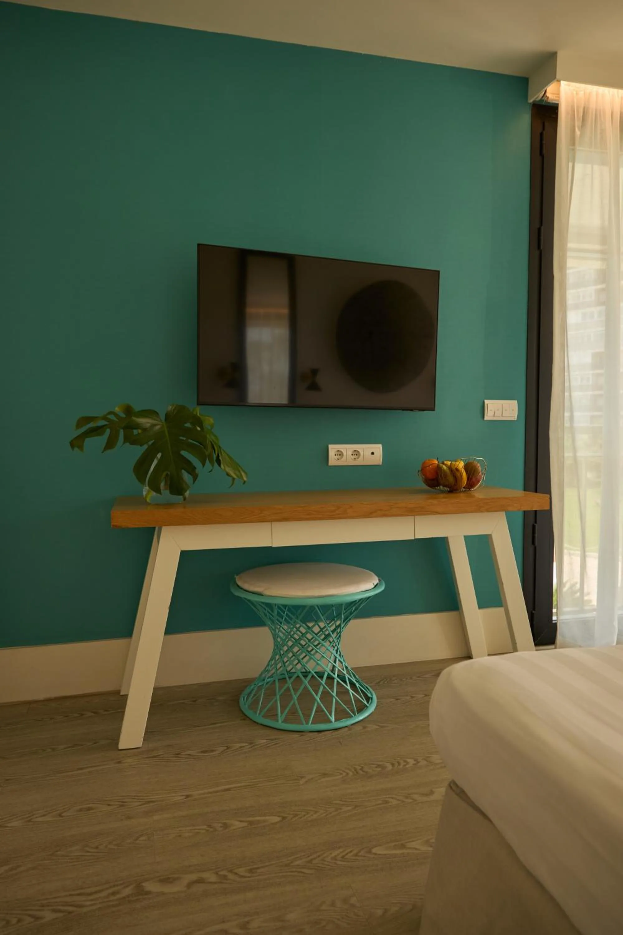 Communal lounge/ TV room in Hotel Almirante