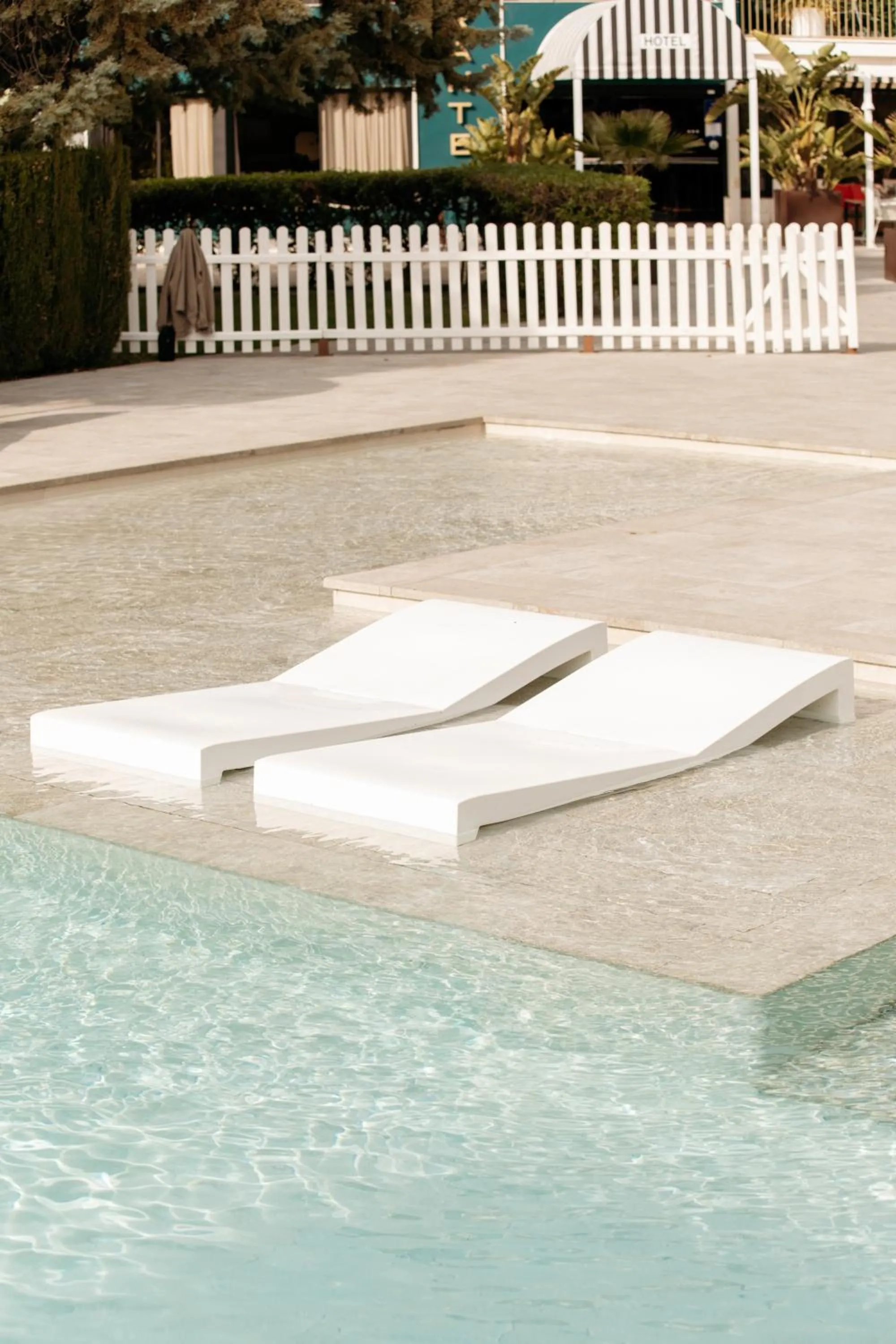 Swimming pool in Hotel Almirante