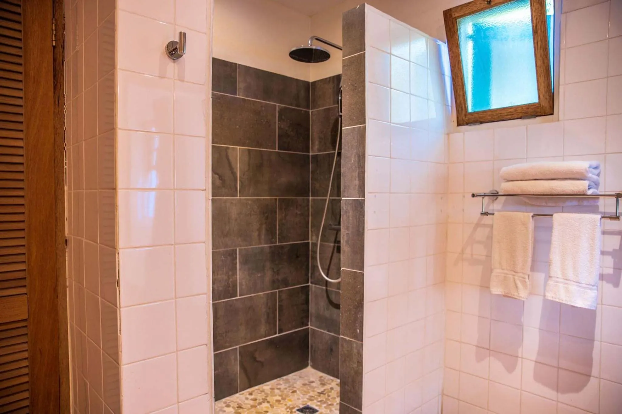 Shower in Quill Gardens Boutique Hotel