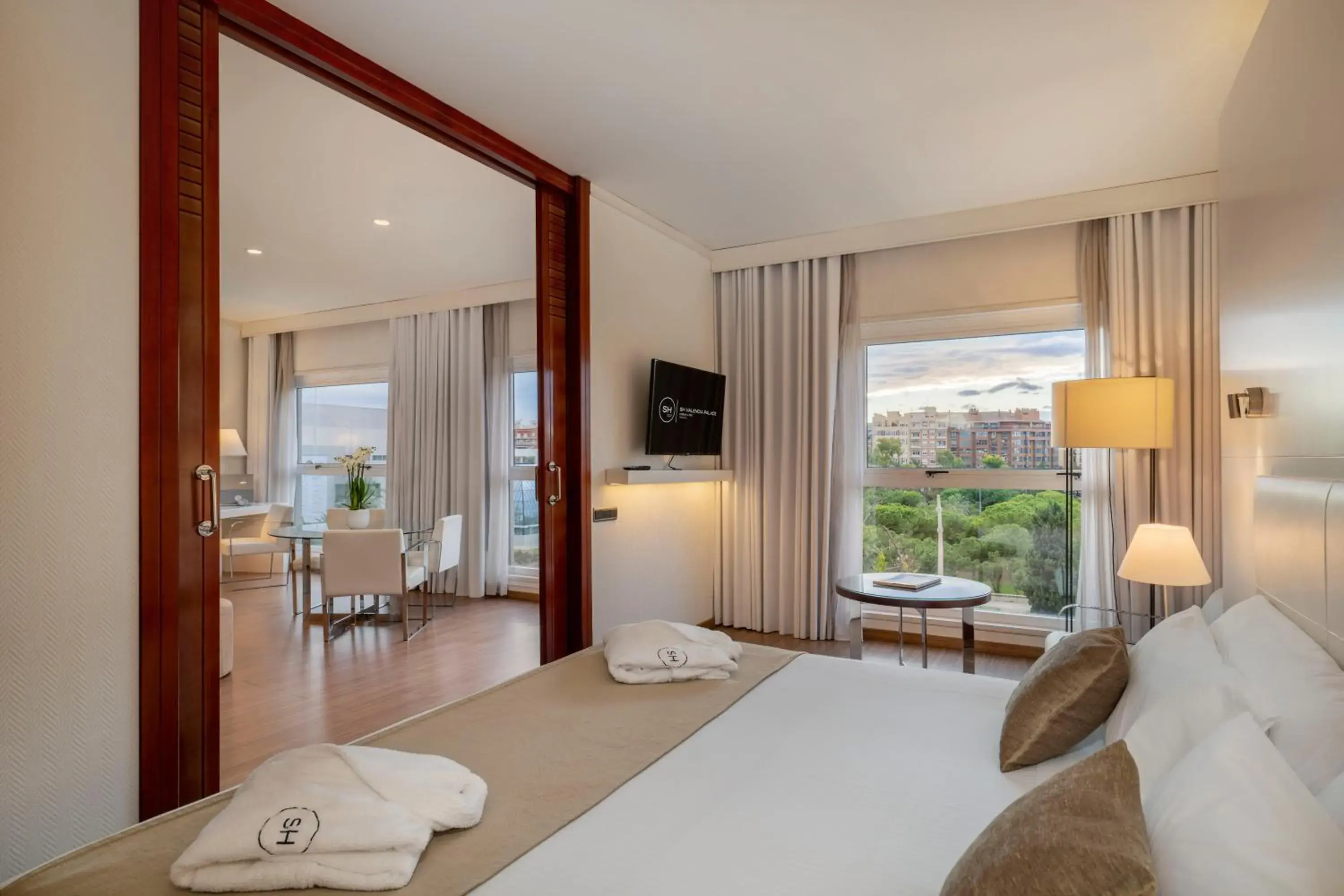 Photo of the whole room, Bed in SH Valencia Palace Photo of the whole room, Bed in SH Valencia Palace