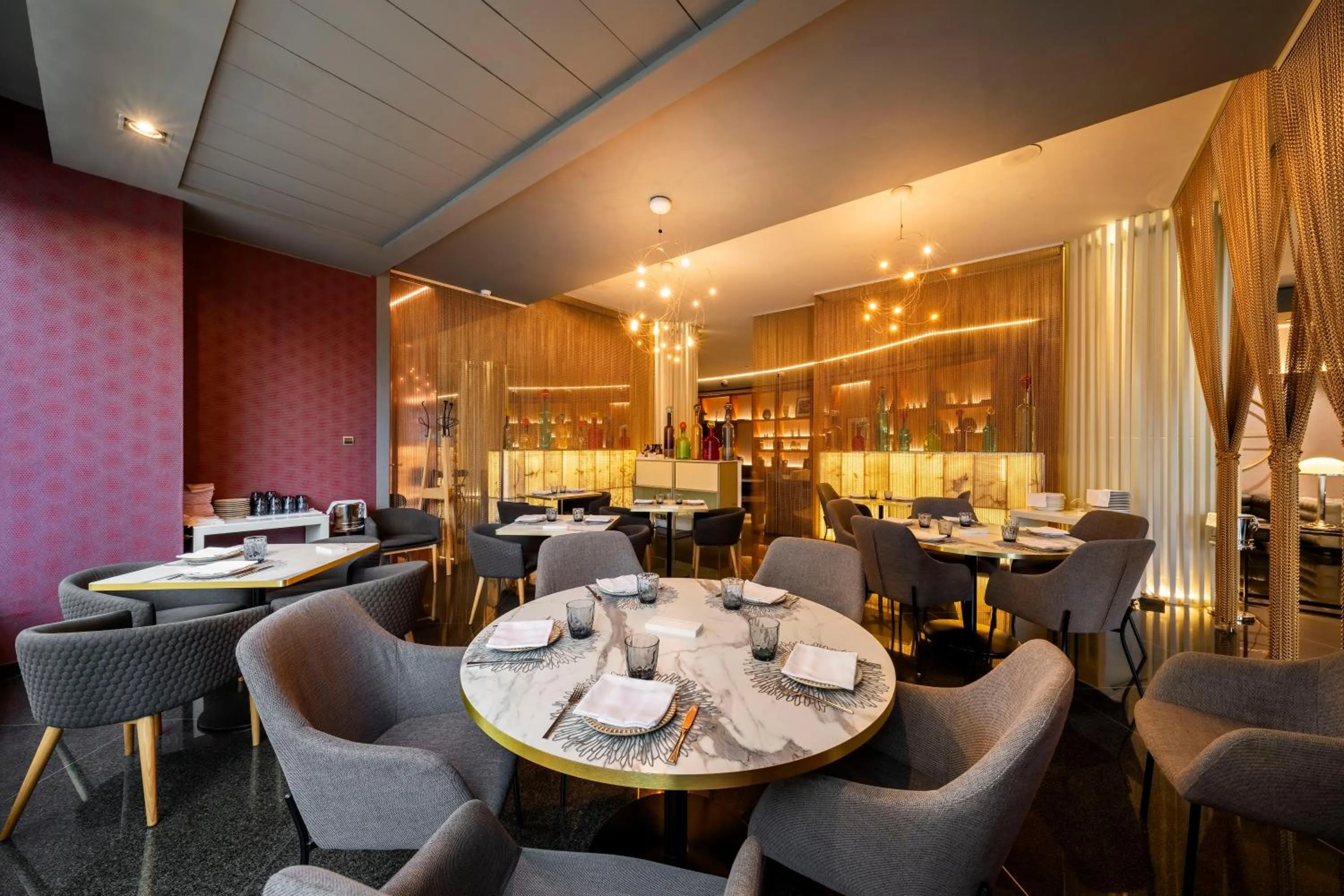 Restaurant/places to eat in SH Valencia Palace