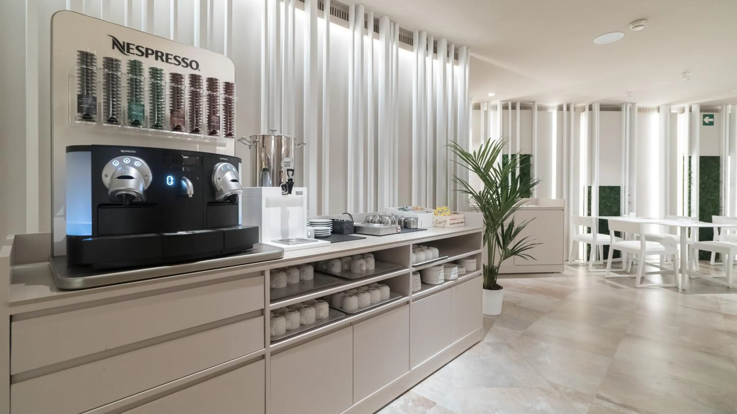 Restaurant/places to eat in SH Valencia Palace