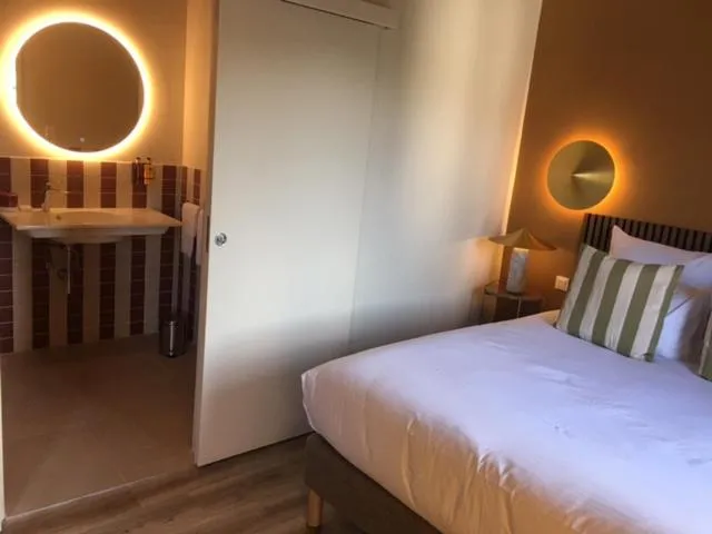 Photo of the whole room, Bed in Relais Manderen