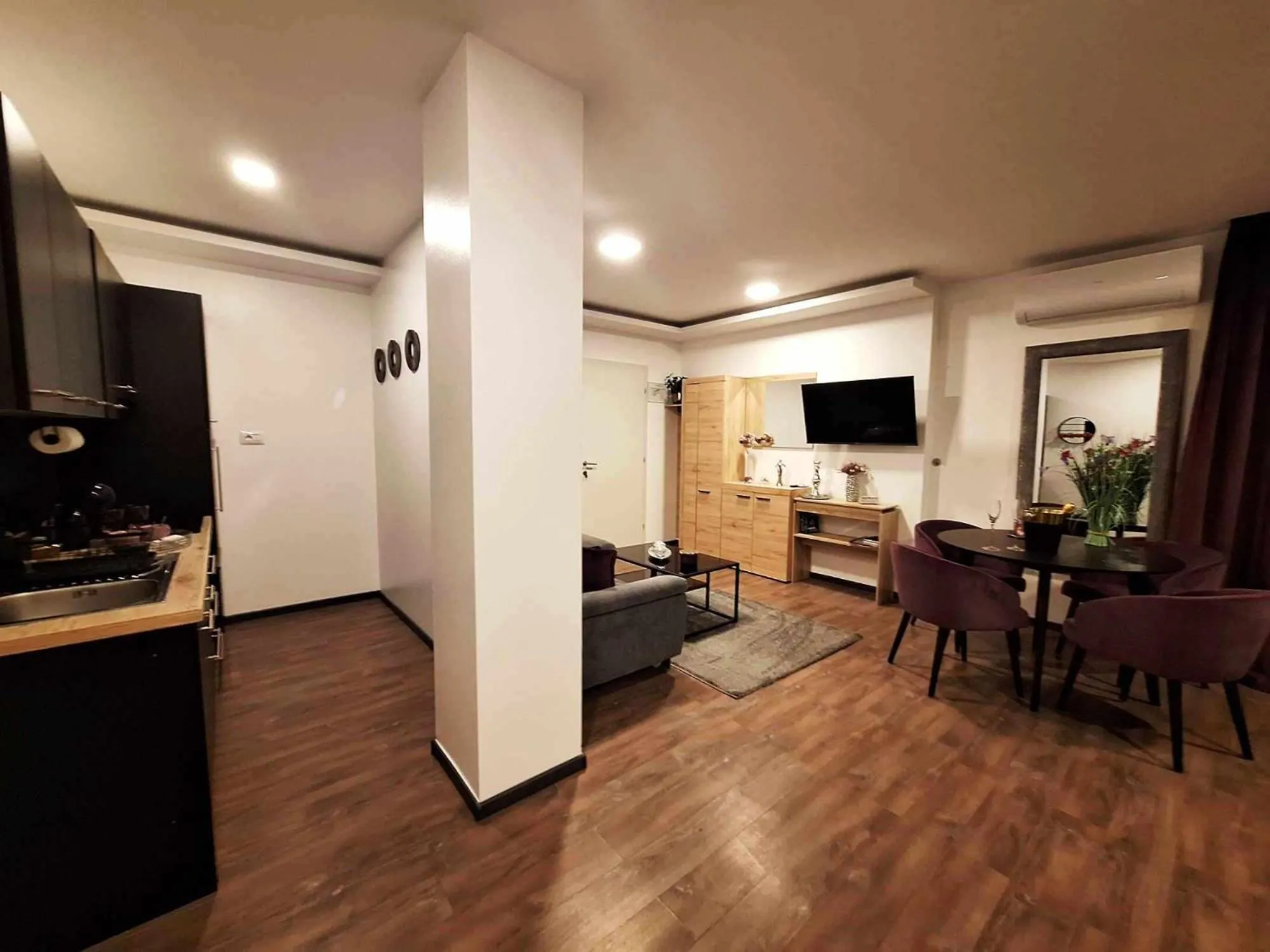 TV and multimedia in Arcobaleno Apartments & Rooms
