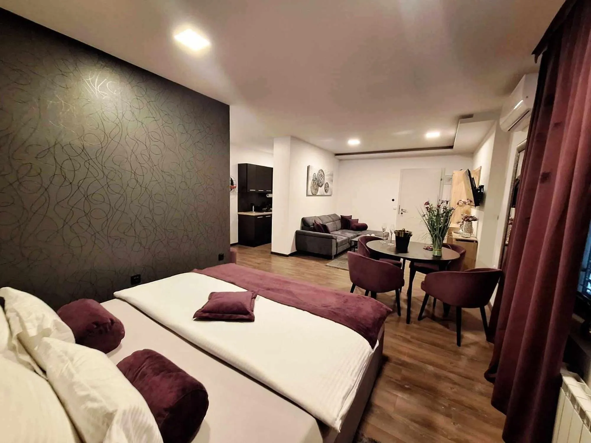 Bed in Arcobaleno Apartments & Rooms