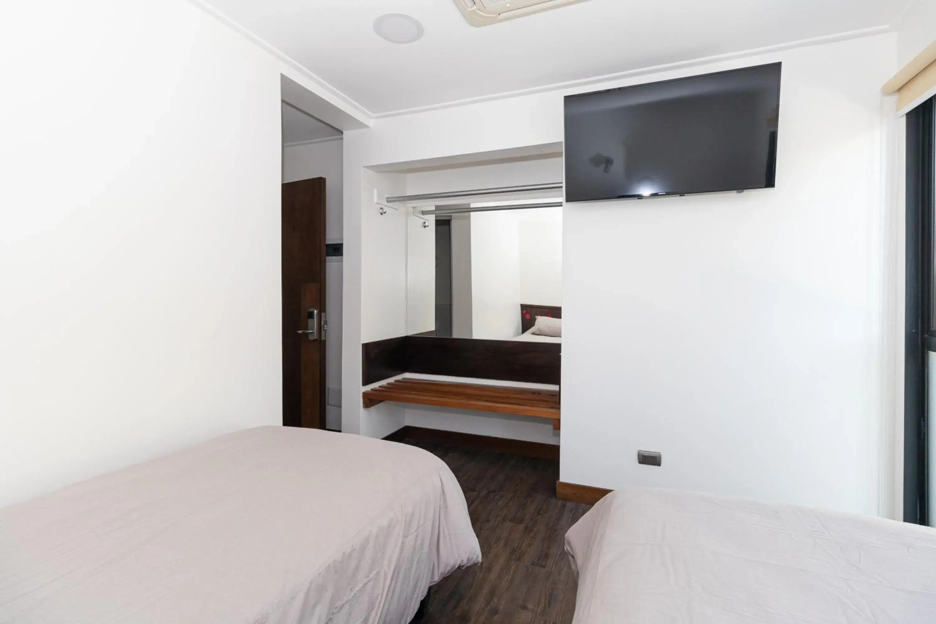 Budget Twin Room in Hotel Boutique Ossido Nero Budget Twin Room in Hotel Boutique Ossido Nero