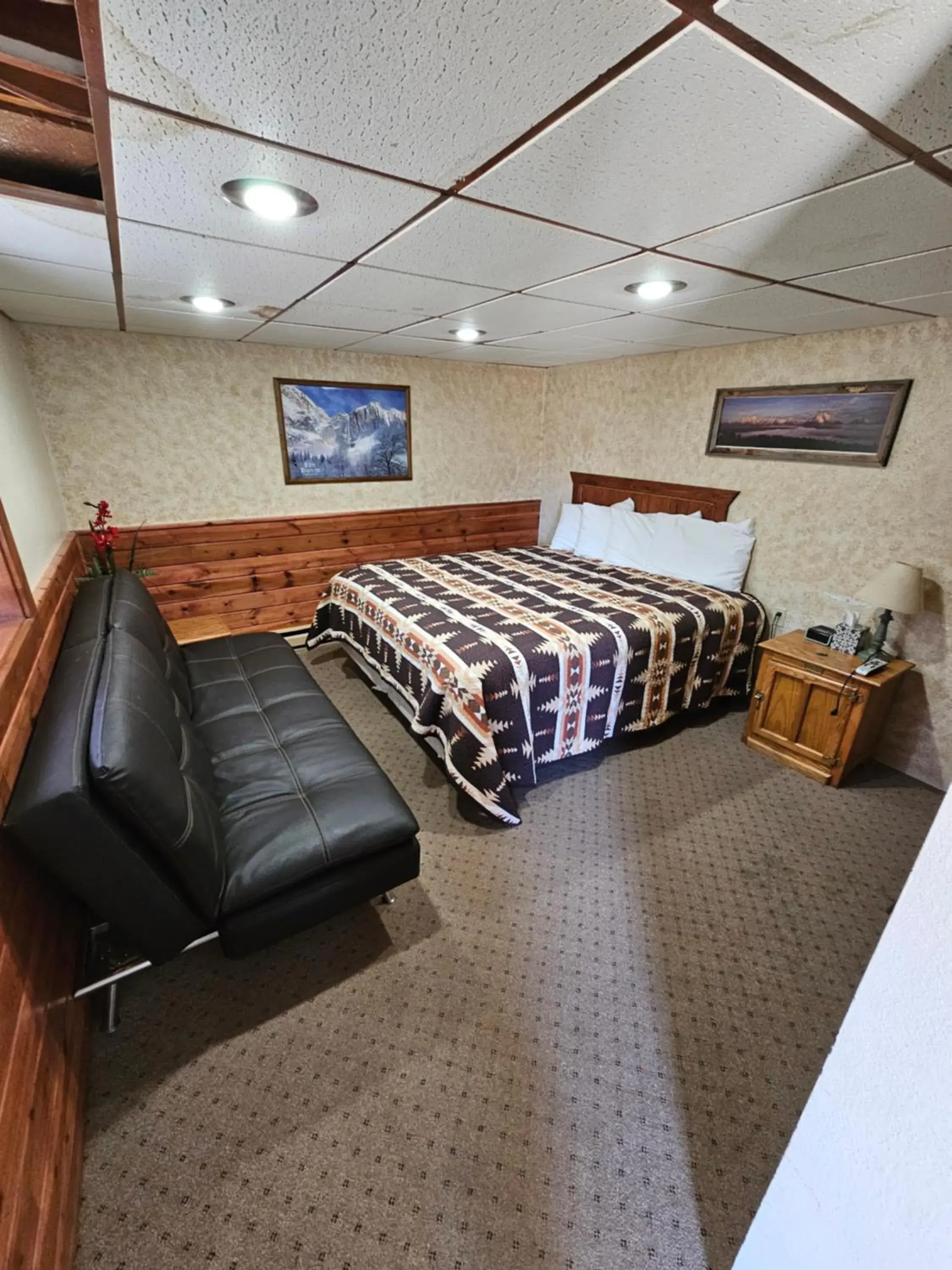 Deluxe Suite in The Hulett Motel Deluxe Suite in The Hulett Motel