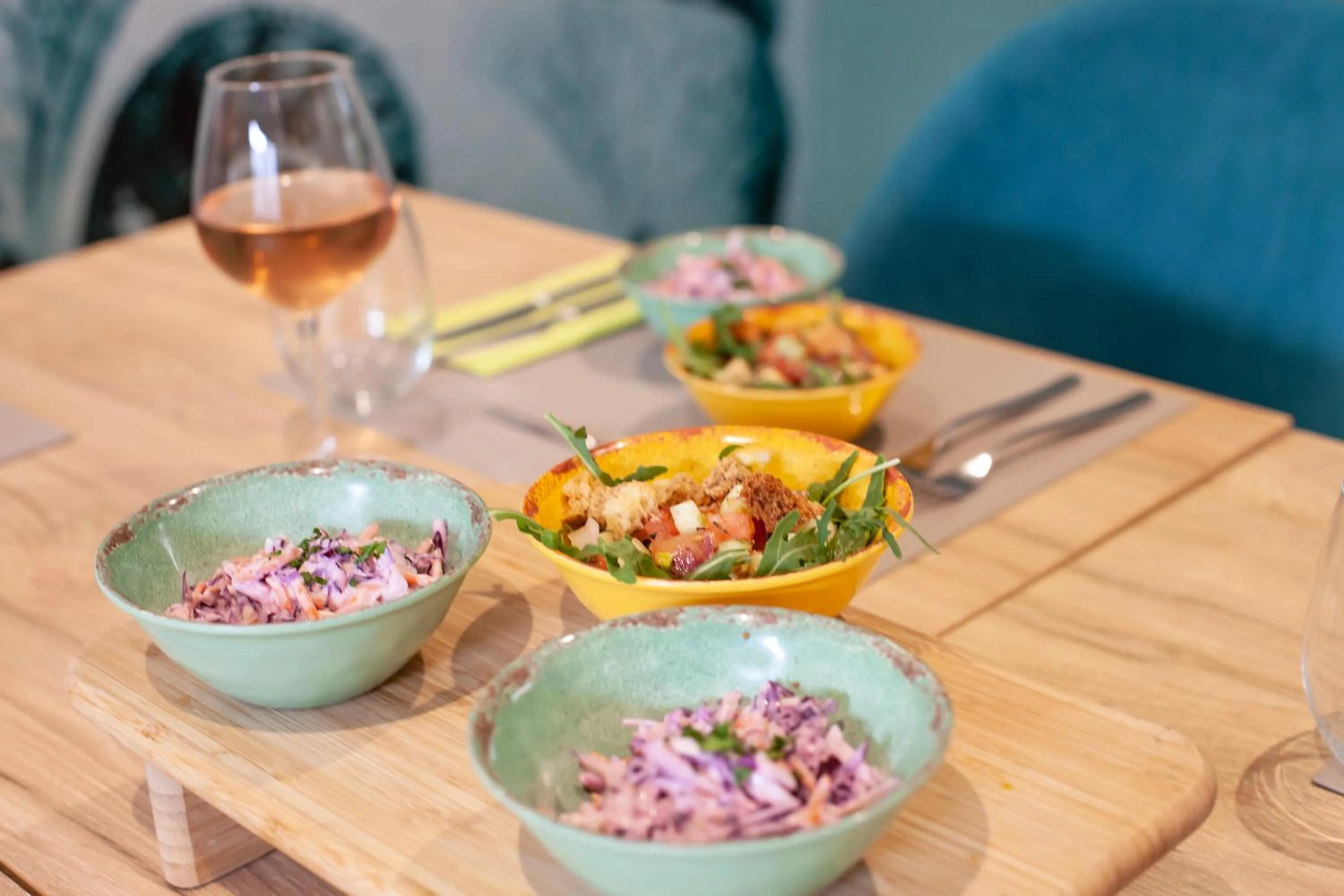 Restaurant/places to eat in Hotel Torá