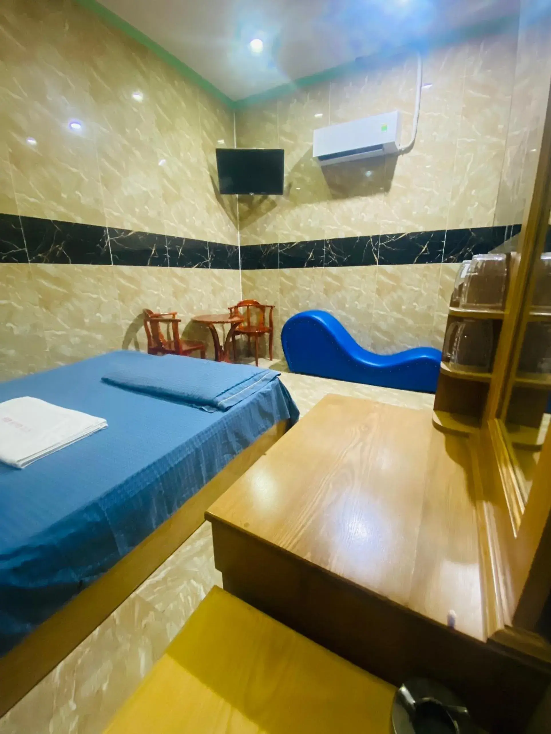 Bedroom, Bed in Khách Sạn Khánh Bình - Bình Dương Bedroom, Bed in Khách Sạn Khánh Bình - Bình Dương