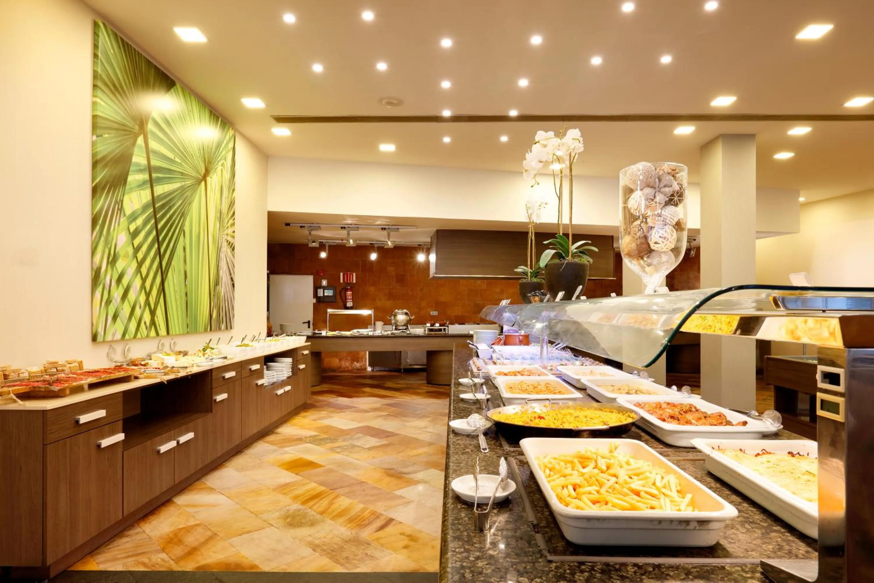 Restaurant/places to eat in Eurostars Las Salinas