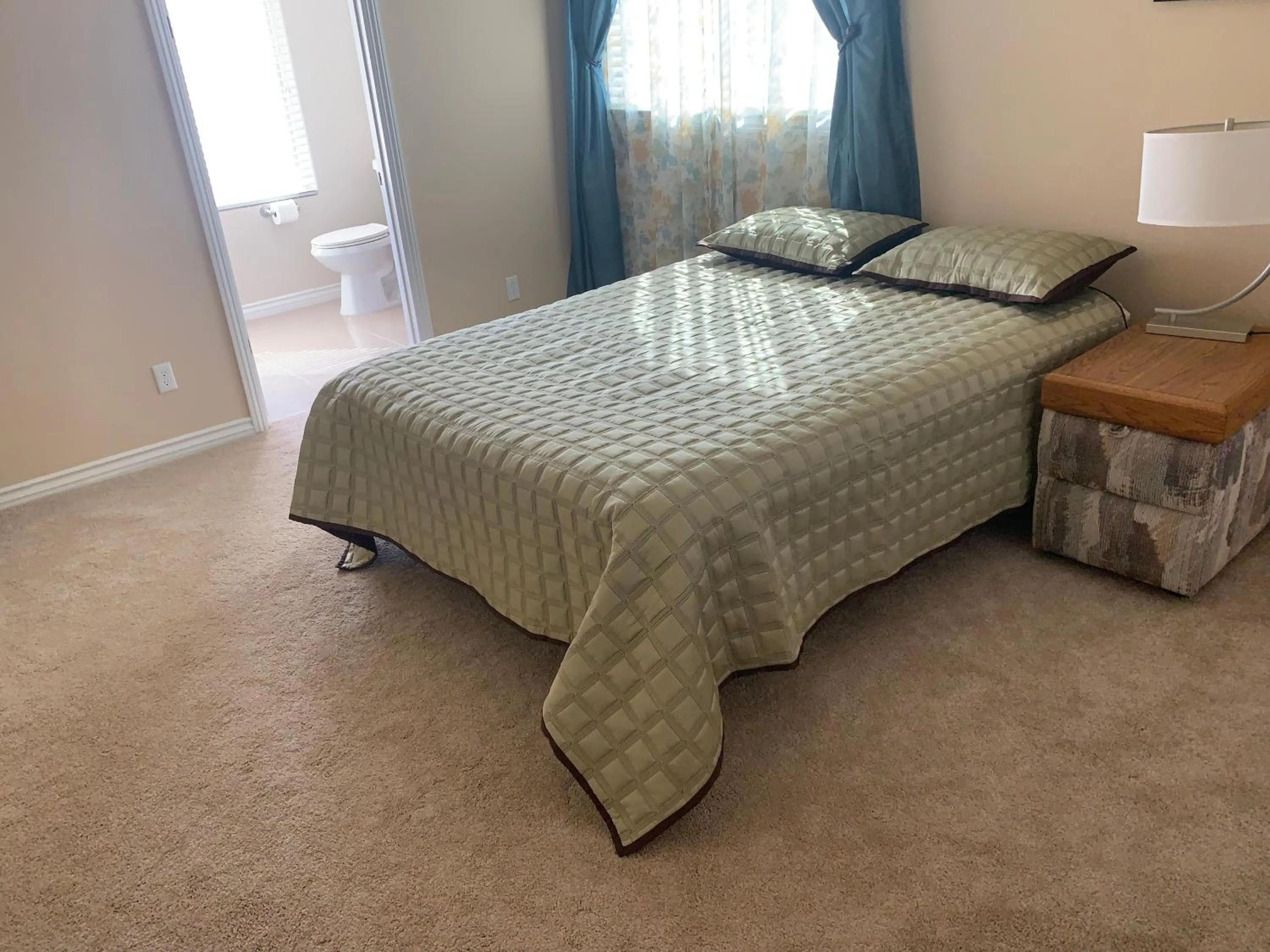 Bedroom, Bed in High End Triplex with Pool