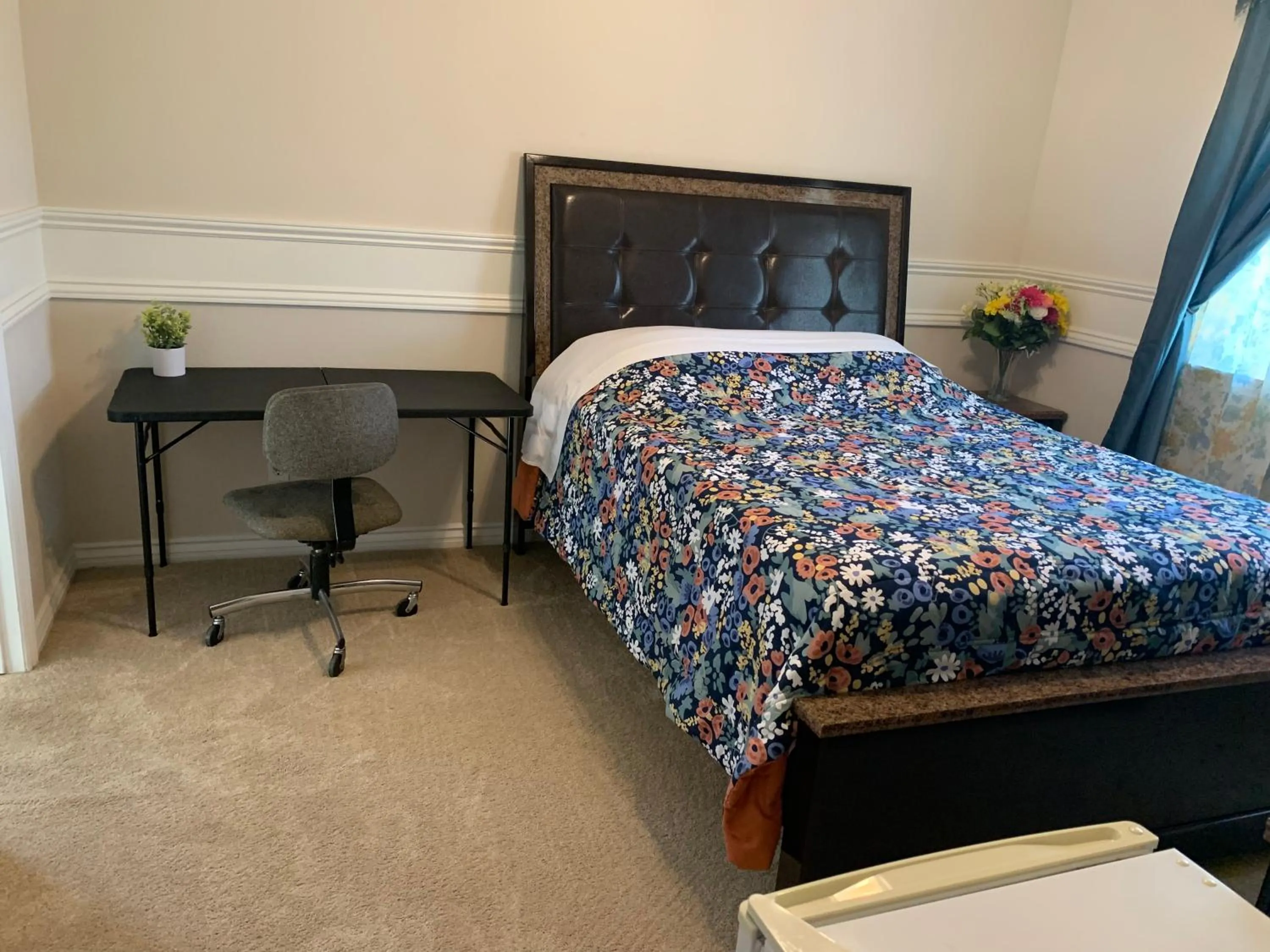 Bedroom, Bed in High End Triplex with Pool