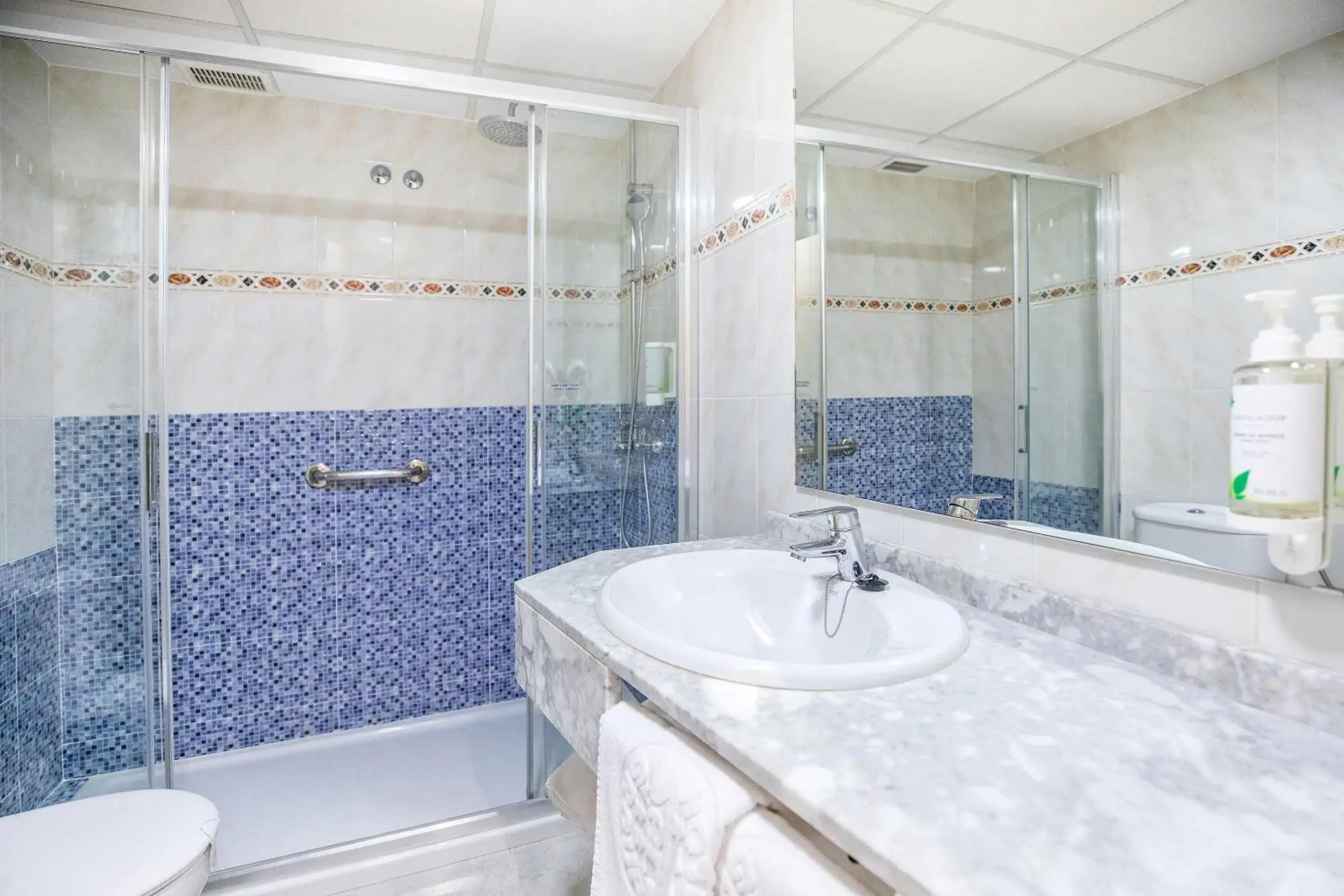 Bathroom in Hotel Servigroup Rialto Bathroom in Hotel Servigroup Rialto