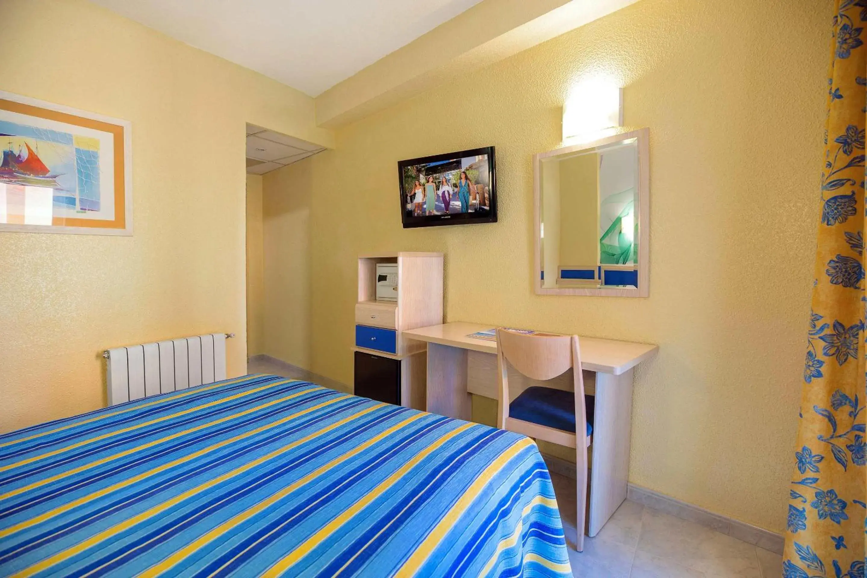 Photo of the whole room, Bed in Hotel Servigroup Rialto Photo of the whole room, Bed in Hotel Servigroup Rialto