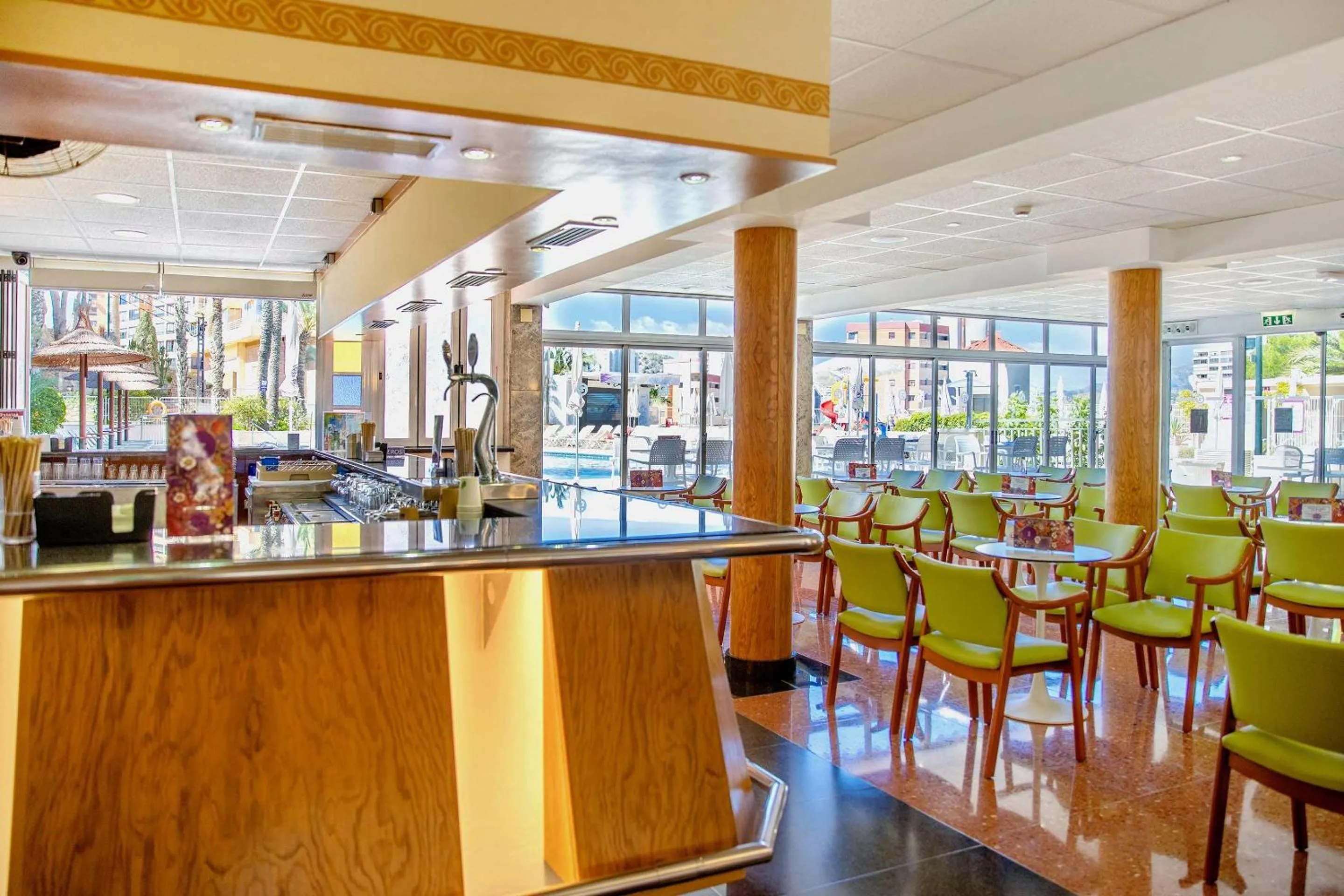 Lounge or bar in Hotel Servigroup Torre Dorada