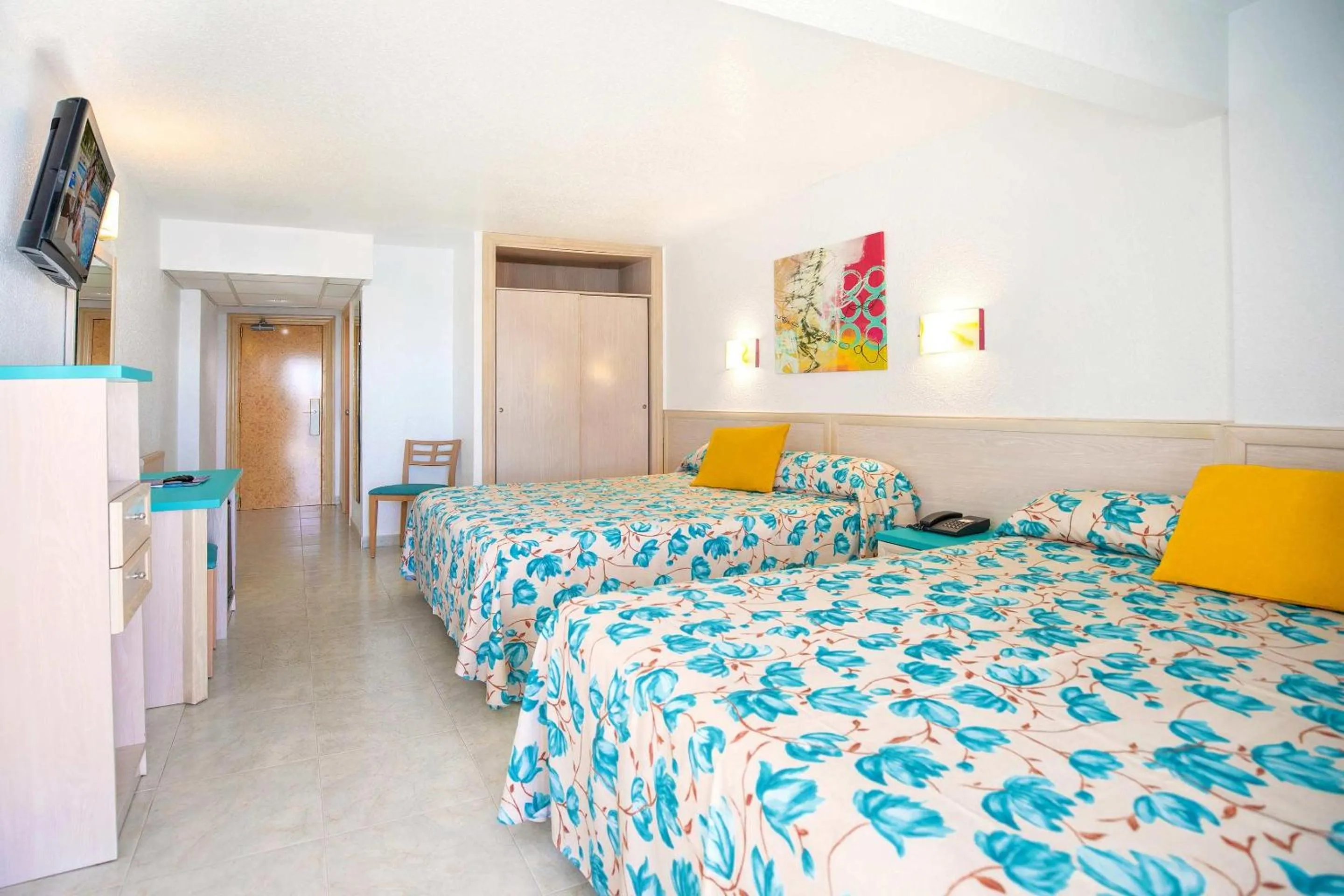 Photo of the whole room, Bed in Hotel Servigroup Torre Dorada