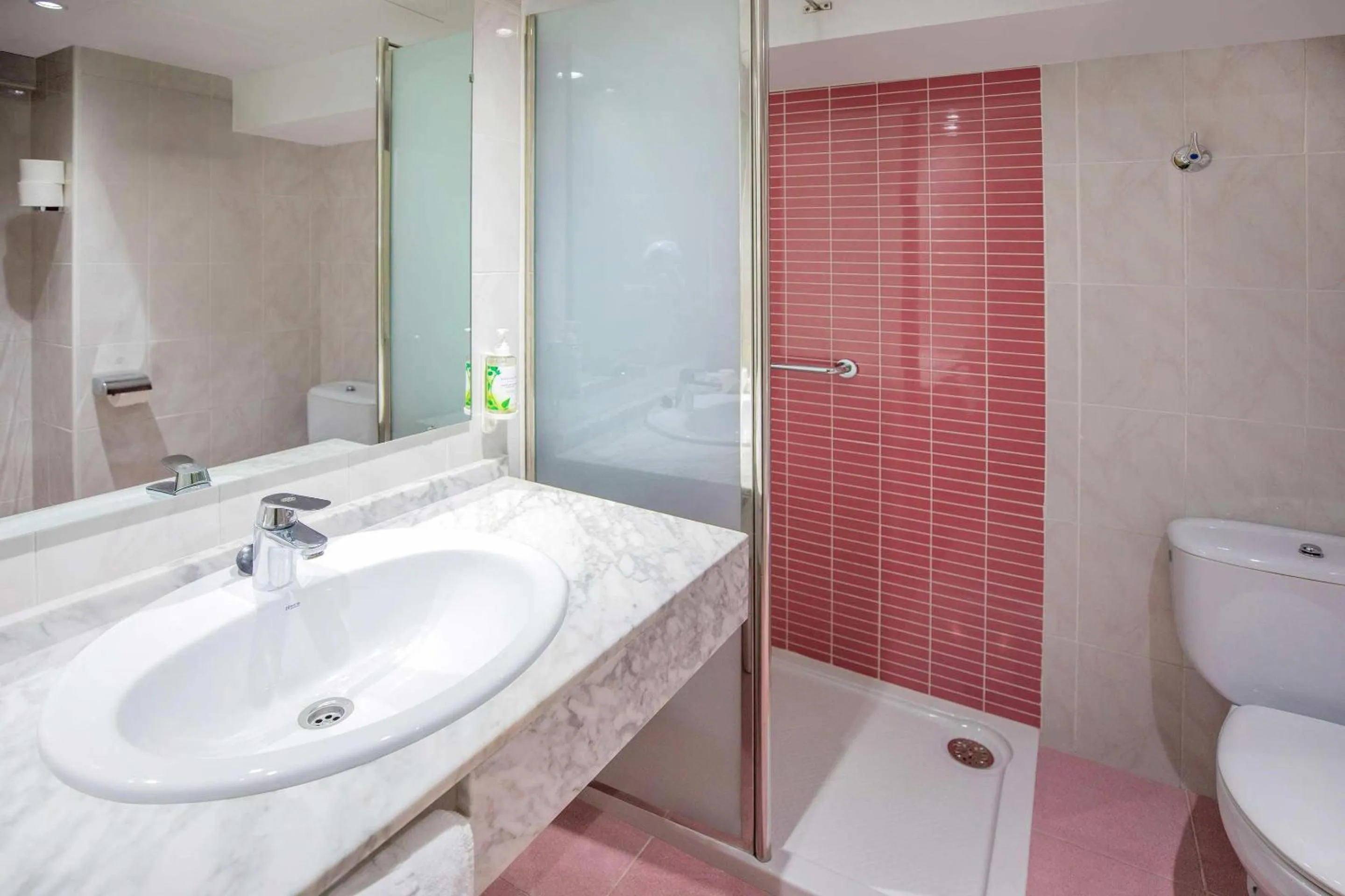 Bathroom in Hotel Servigroup Torre Dorada