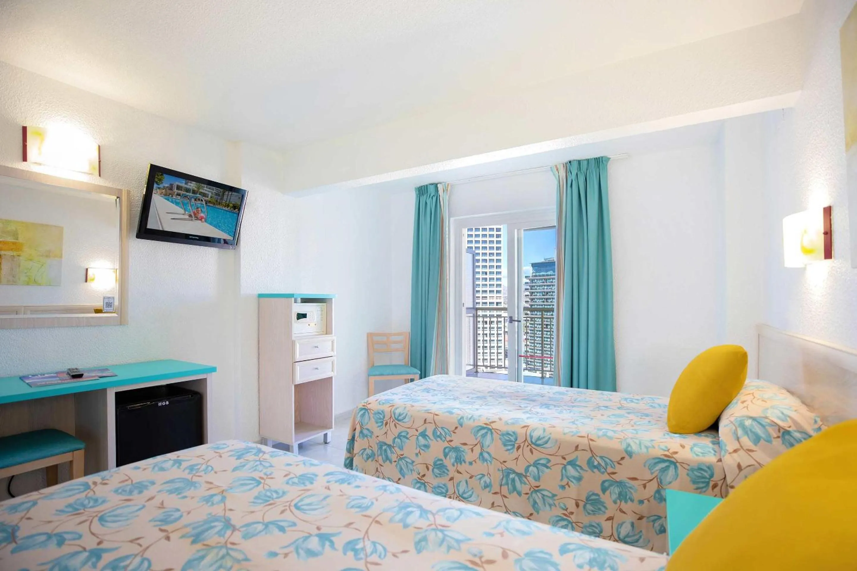 Photo of the whole room, Bed in Hotel Servigroup Torre Dorada