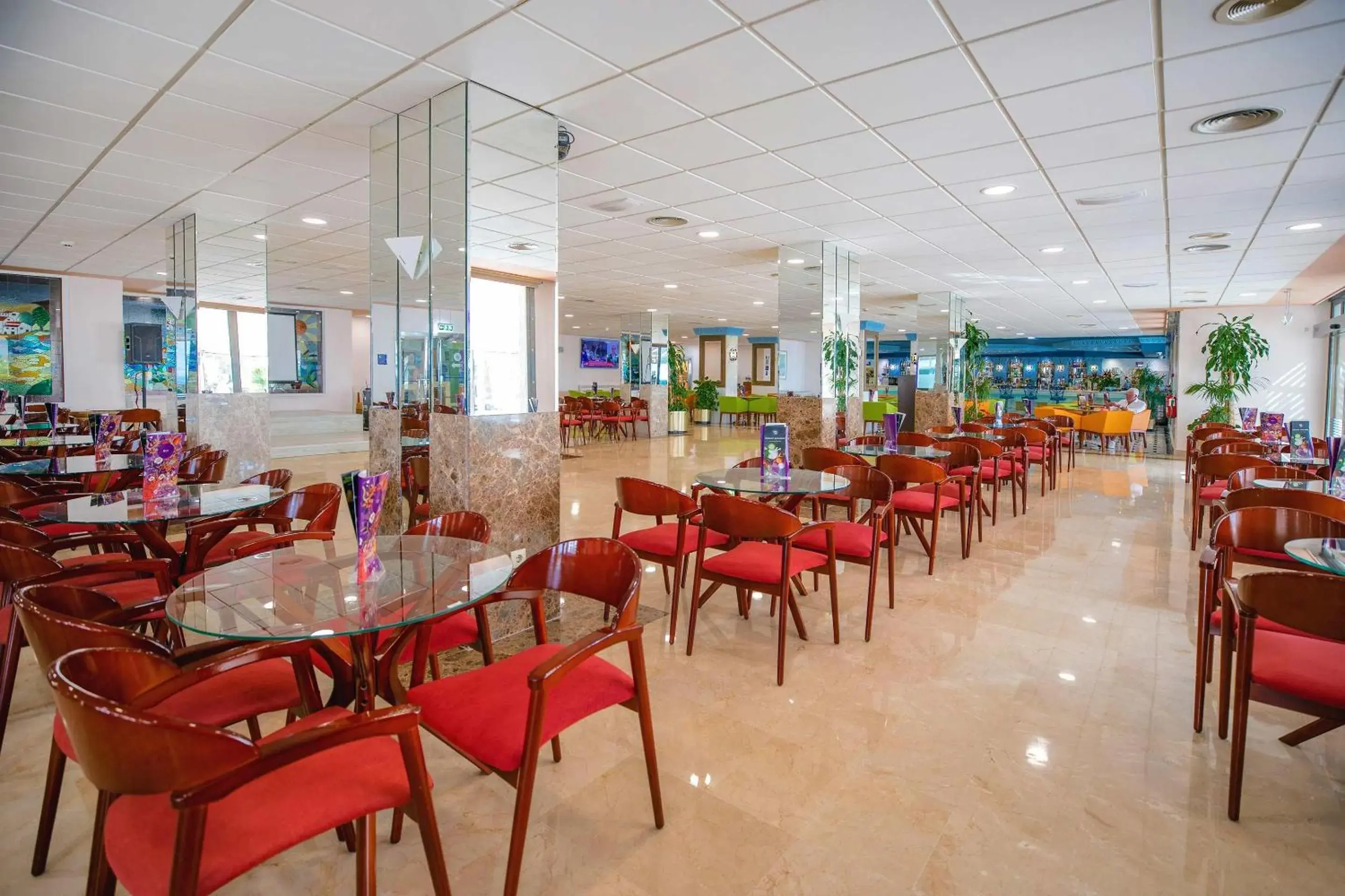 Lounge or bar in Hotel Servigroup La Zenia 4 Sup Lounge or bar in Hotel Servigroup La Zenia 4 Sup
