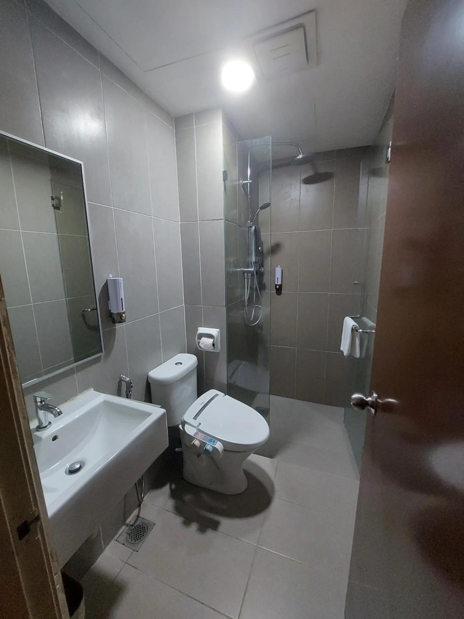 Toilet in Yu Hotel Chinatown