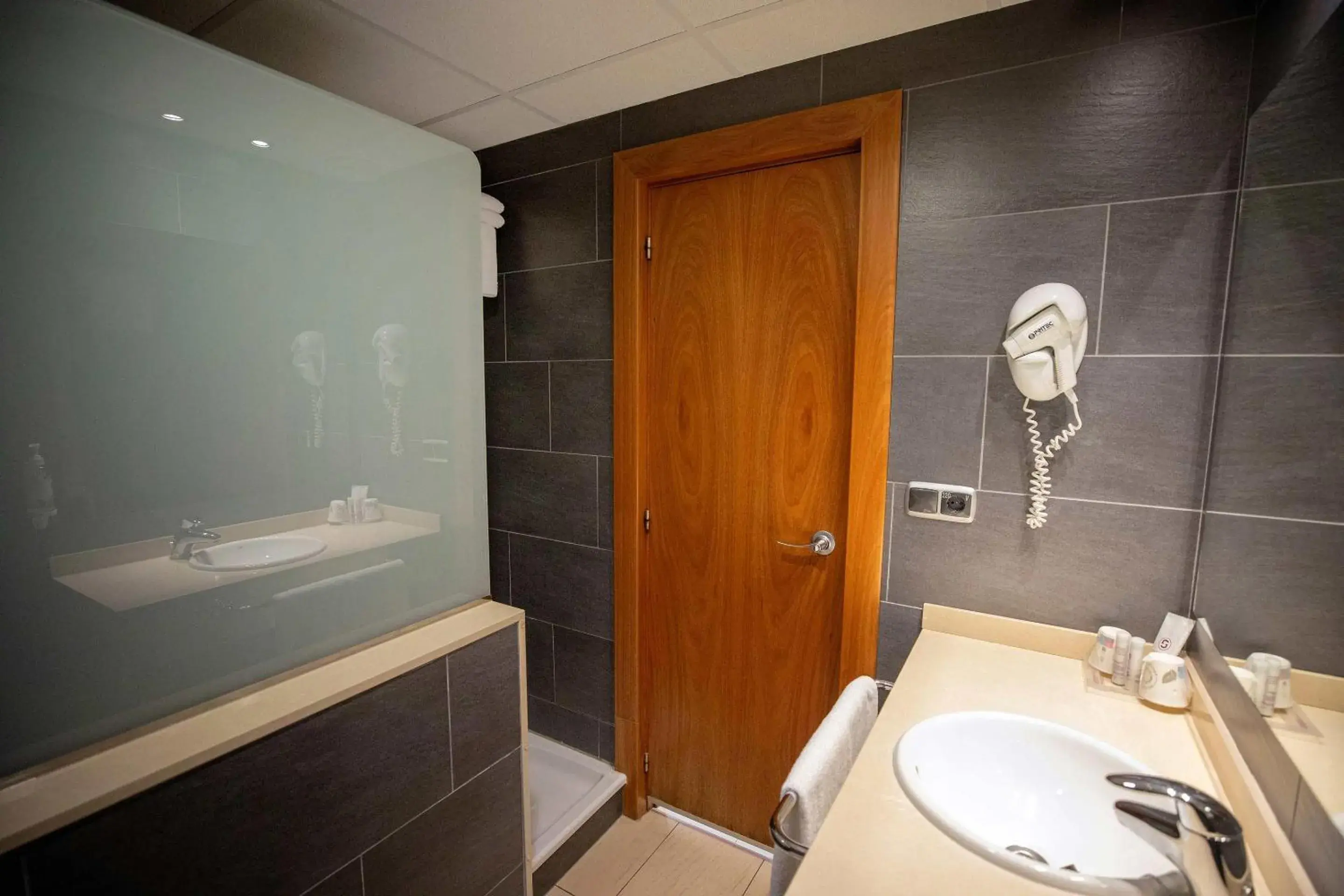 Bathroom in Hotel Servigroup Papa Luna 4 Sup Bathroom in Hotel Servigroup Papa Luna 4 Sup