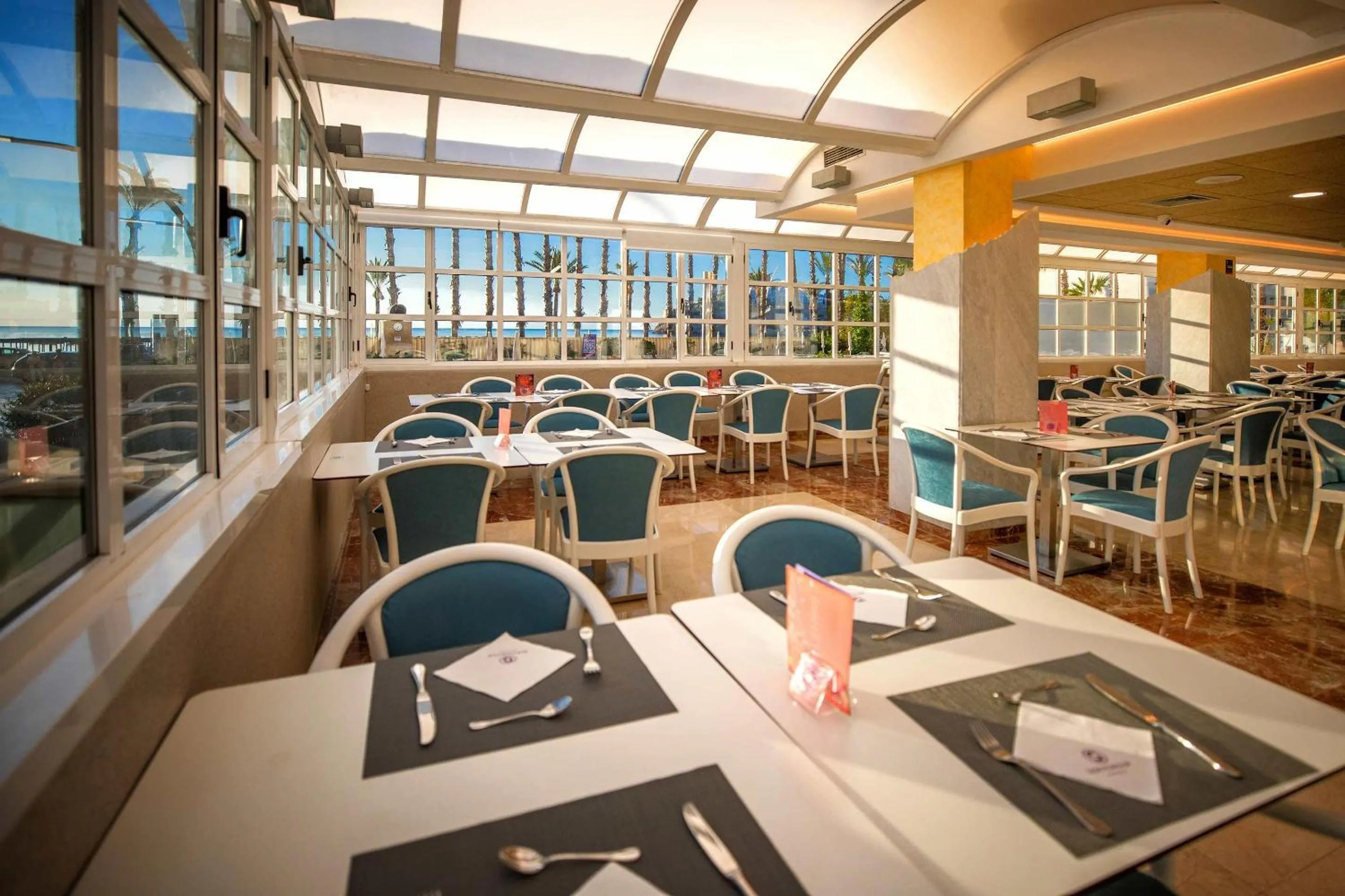 Restaurant/places to eat in Hotel Servigroup Papa Luna 4 Sup