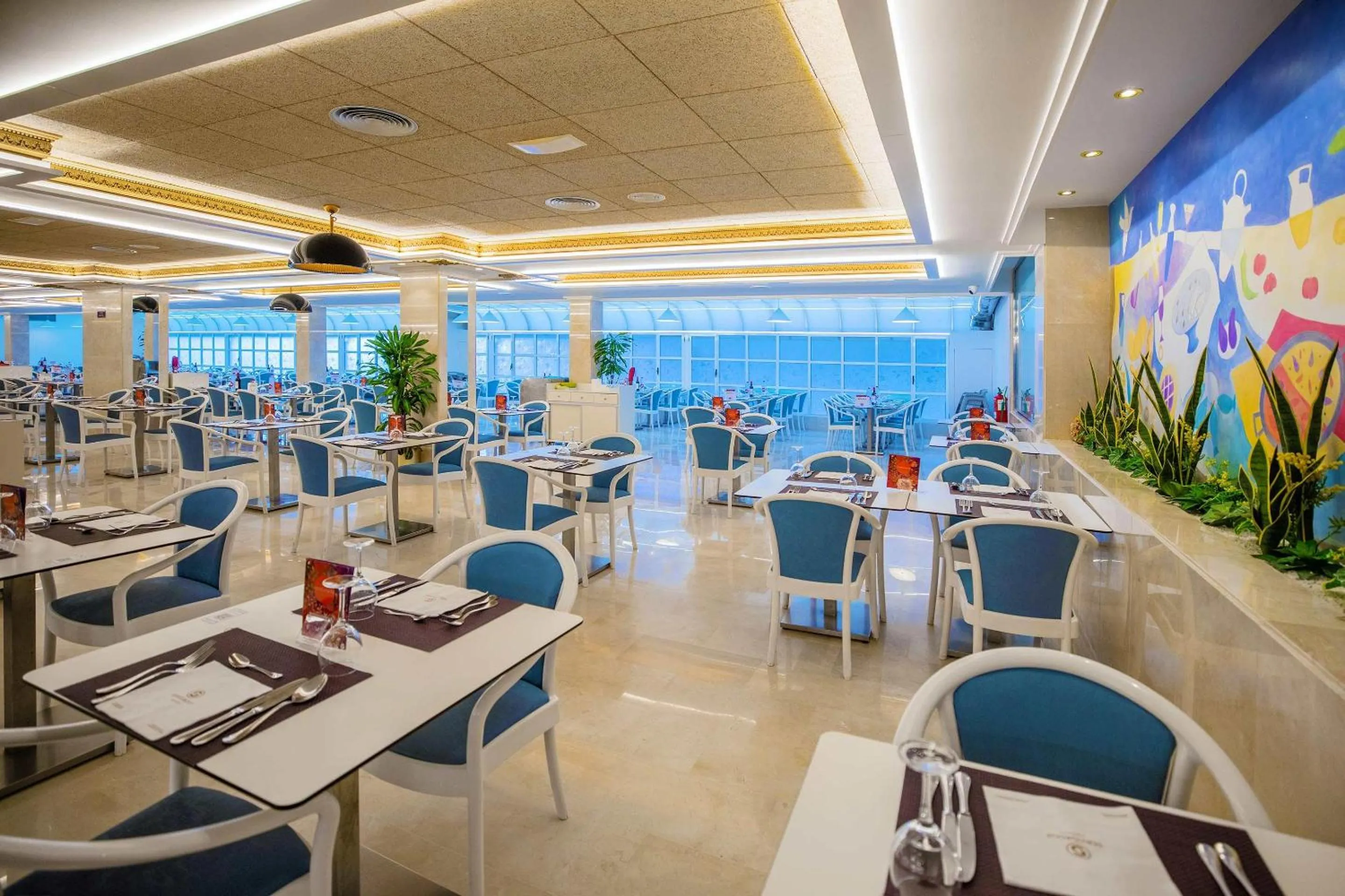 Restaurant/places to eat in Hotel Servigroup Papa Luna 4 Sup