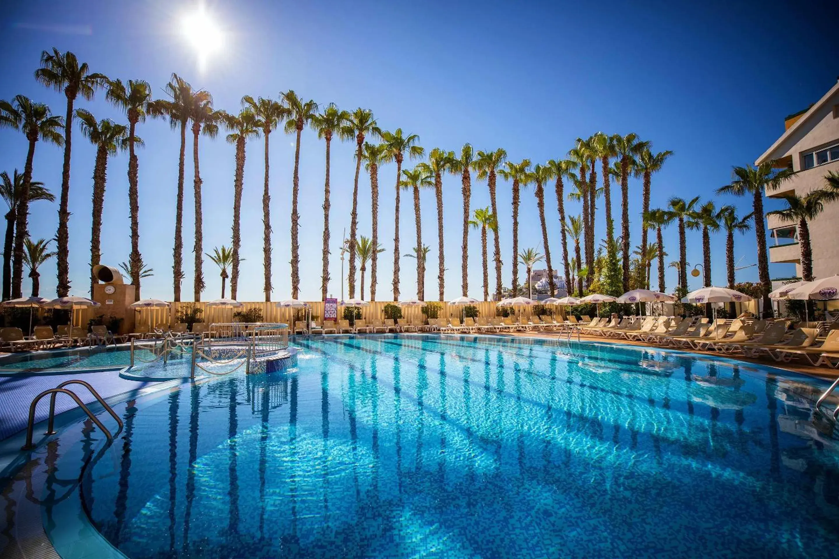 Swimming pool in Hotel Servigroup Papa Luna 4 Sup Swimming pool in Hotel Servigroup Papa Luna 4 Sup