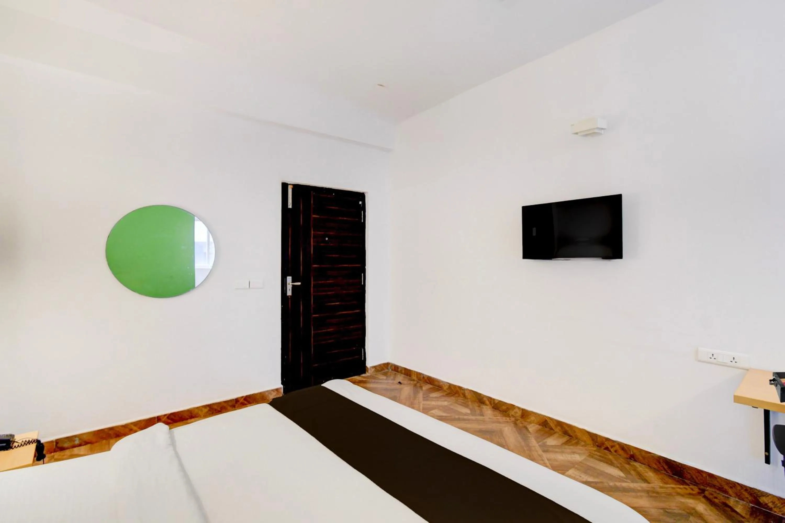 Bathroom, Bed in Super Townhouse SR Nagar Metro Station Hyderabad